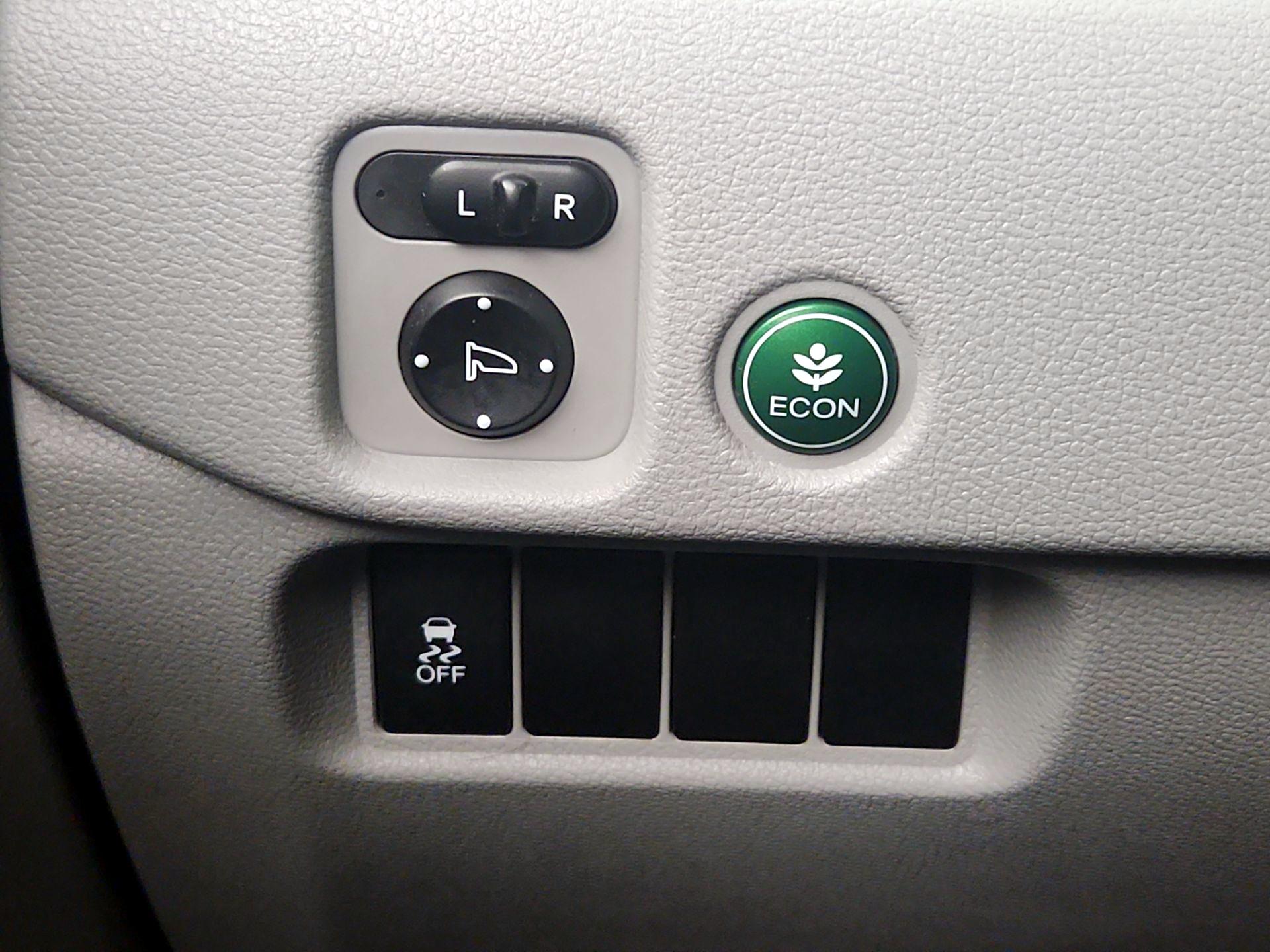 Thumbnail: 2017 Honda Pilot - 13