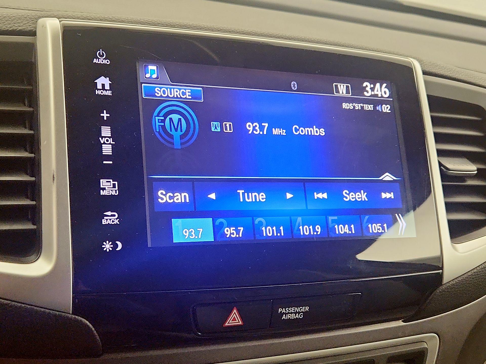 Thumbnail: 2017 Honda Pilot - 15