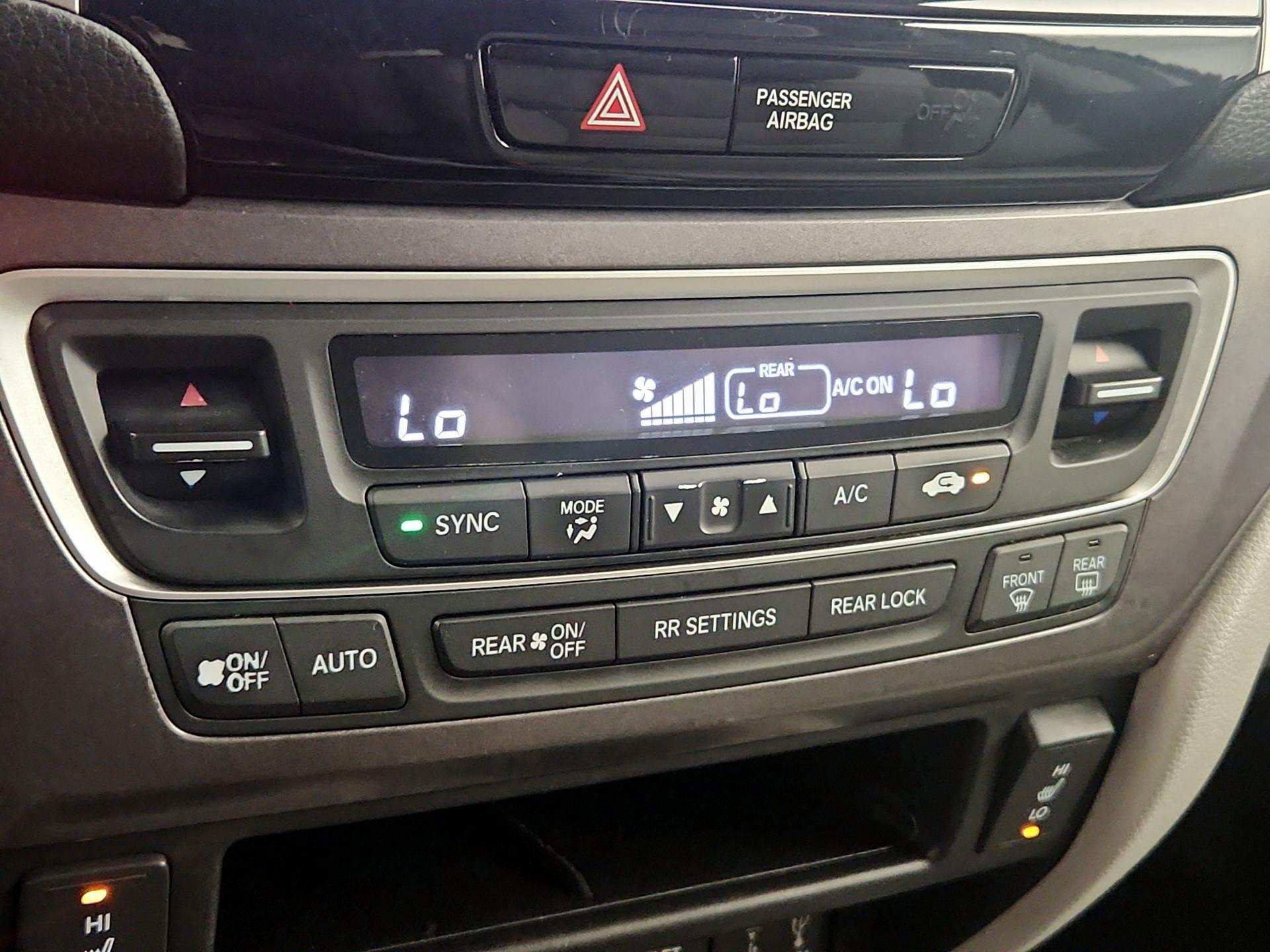 Thumbnail: 2017 Honda Pilot - 16