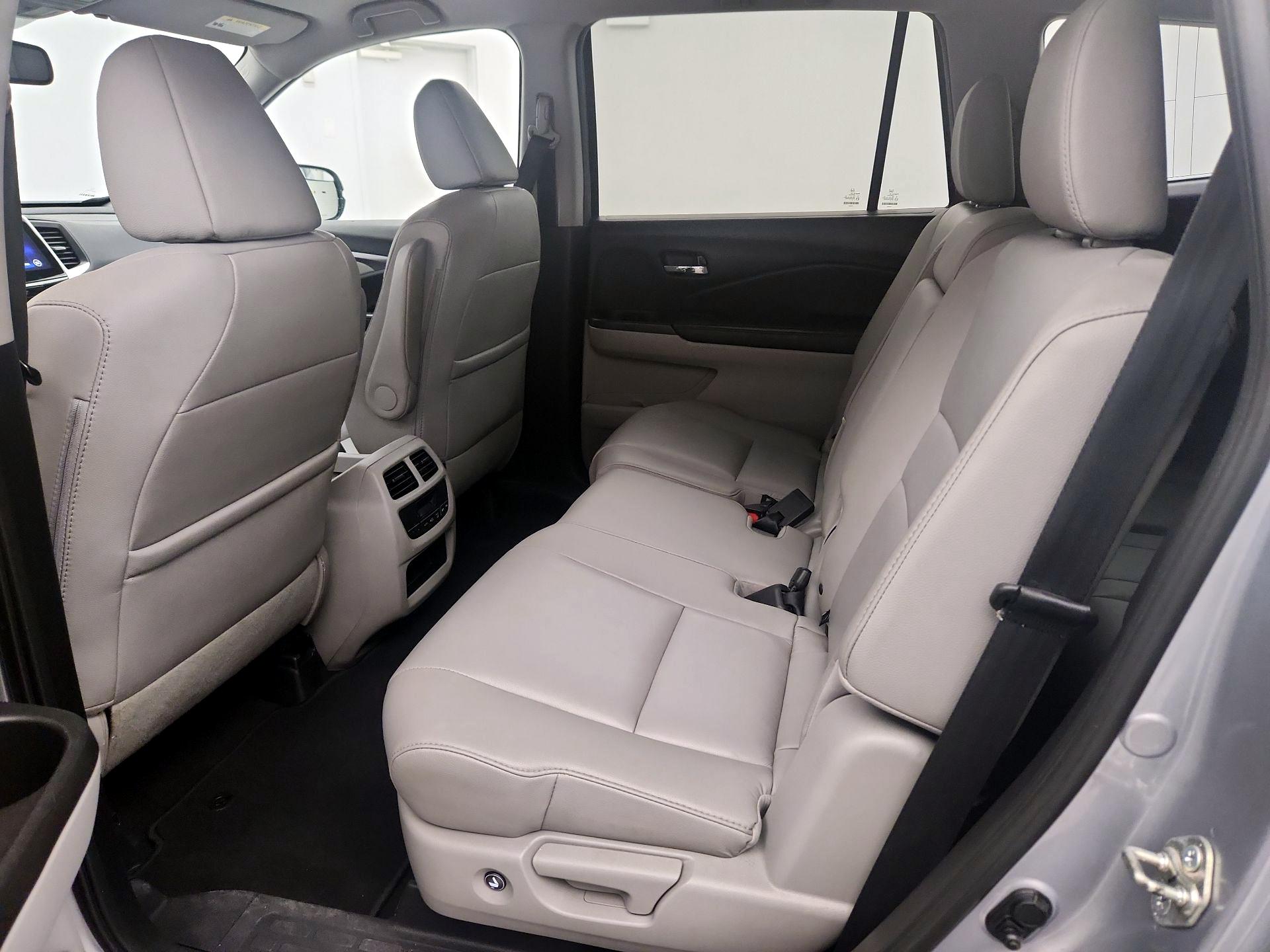 Thumbnail: 2017 Honda Pilot - 20