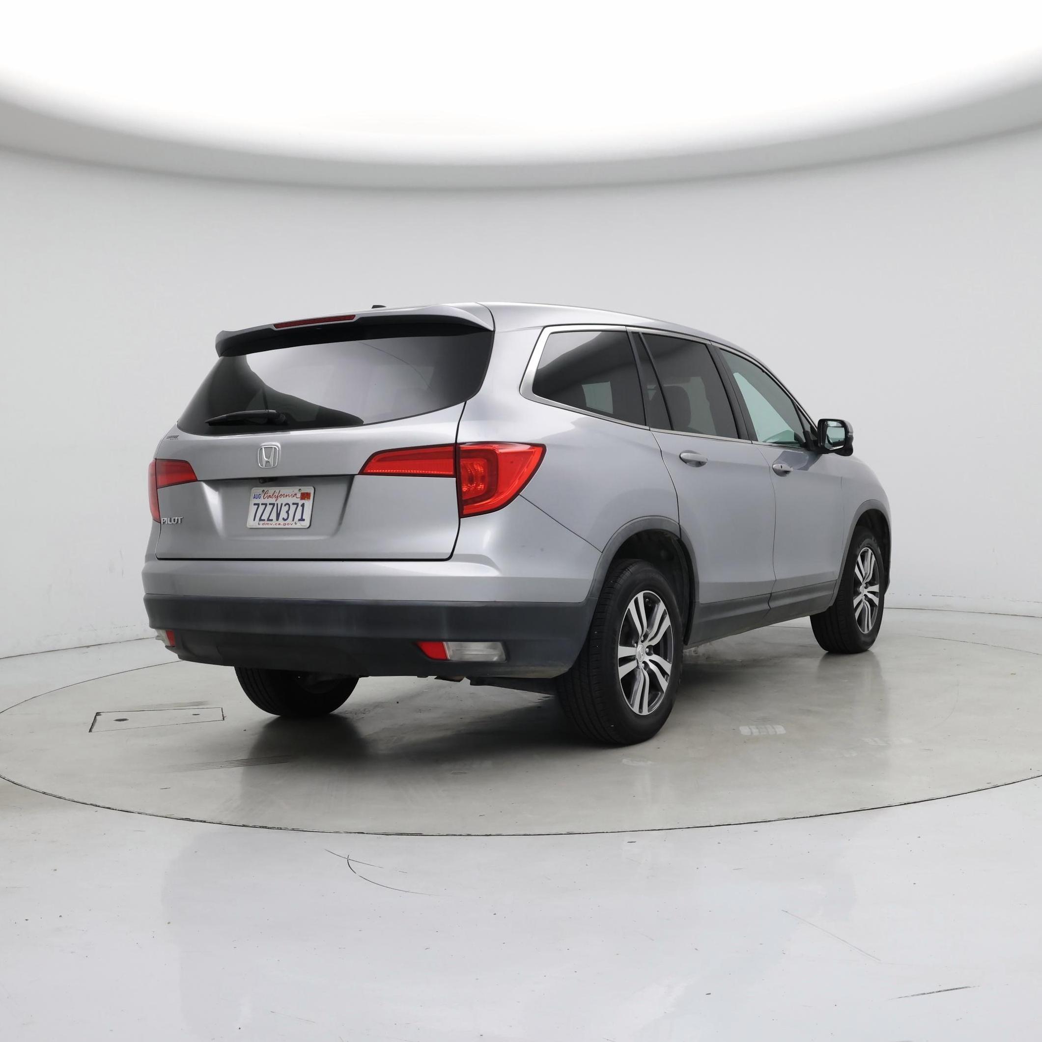 Thumbnail: 2017 Honda Pilot - 8