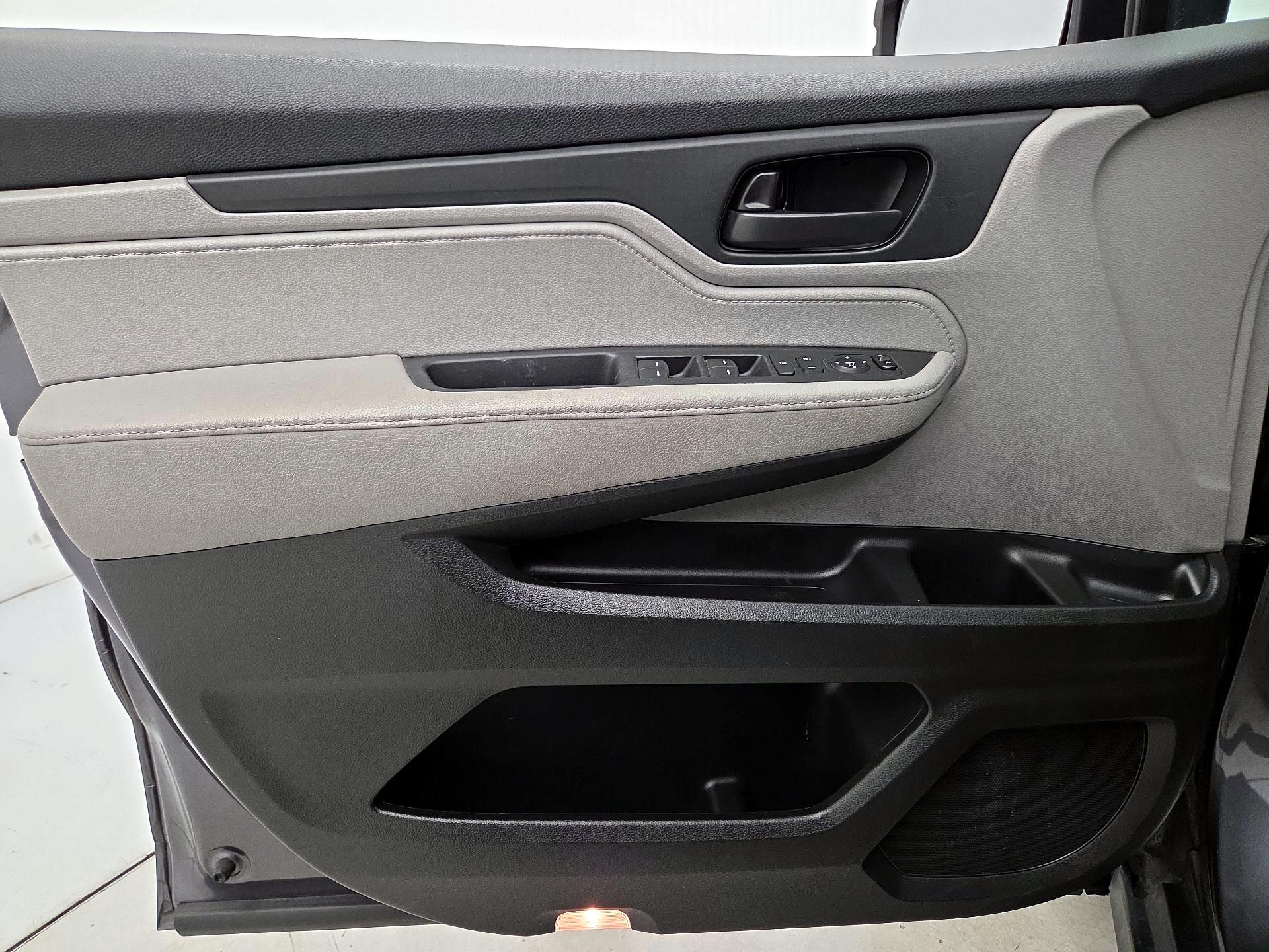 Thumbnail: 2018 Honda Odyssey - 12