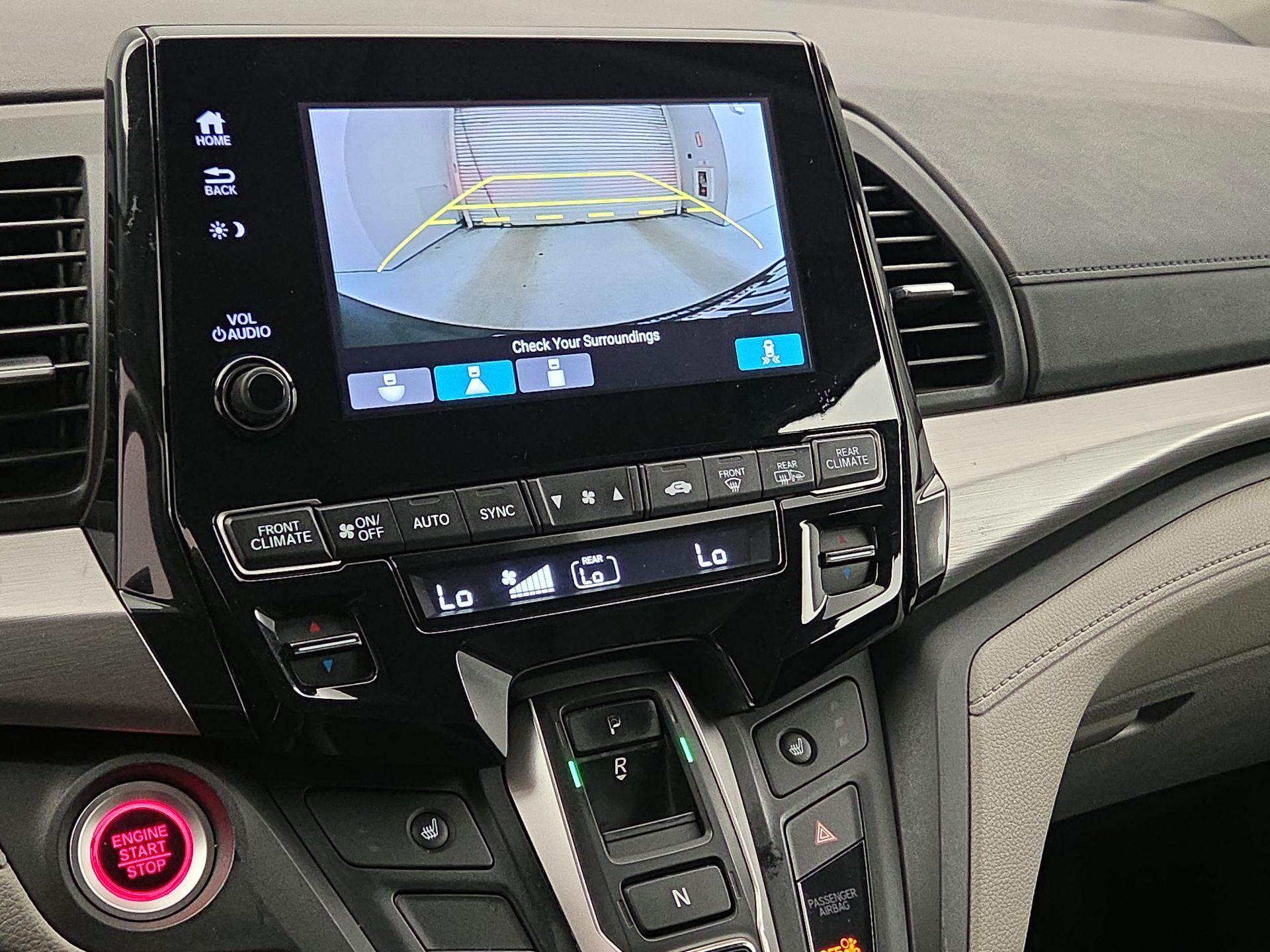 Thumbnail: 2018 Honda Odyssey - 14