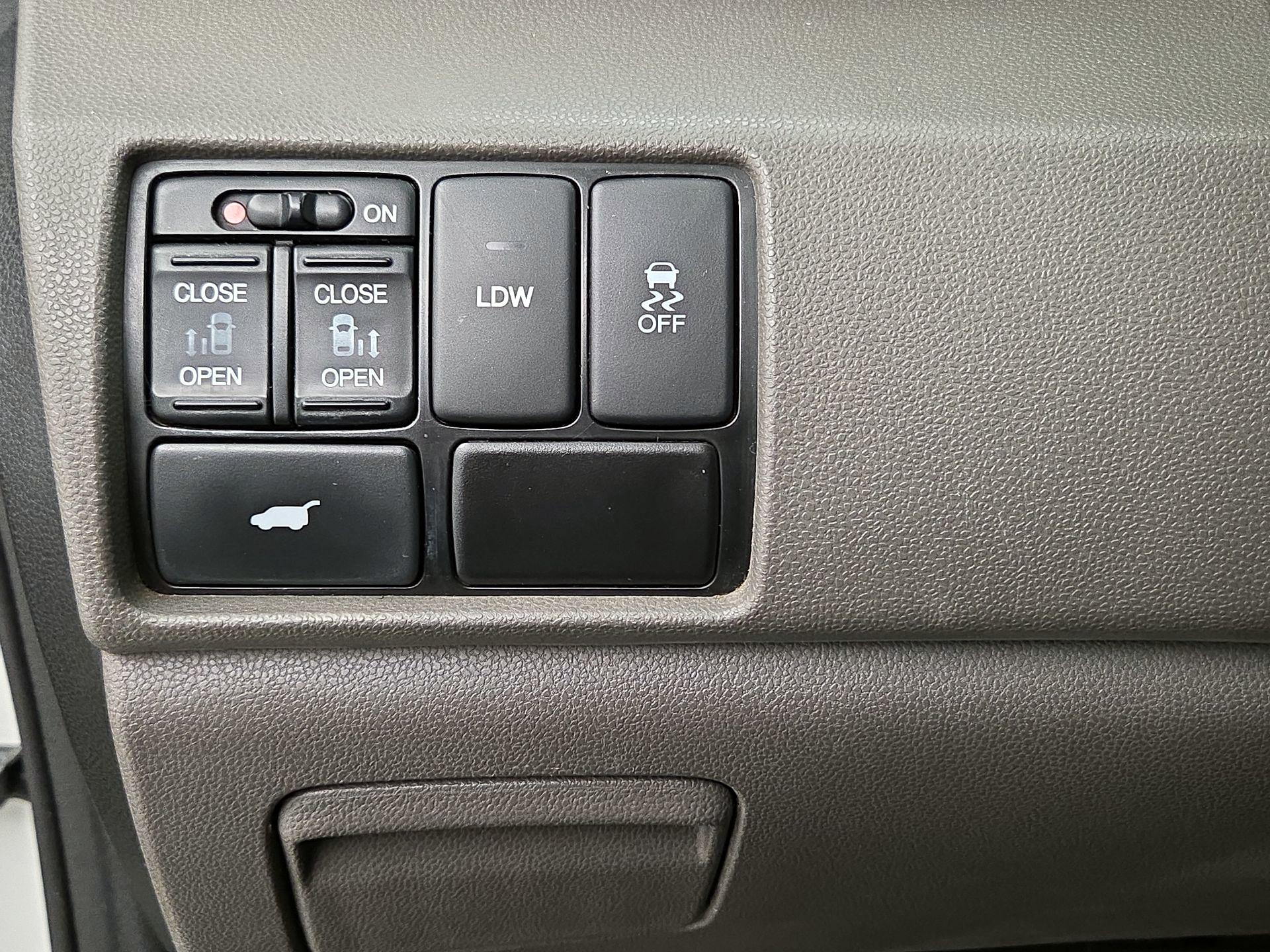 Thumbnail: 2015 Honda Odyssey - 13