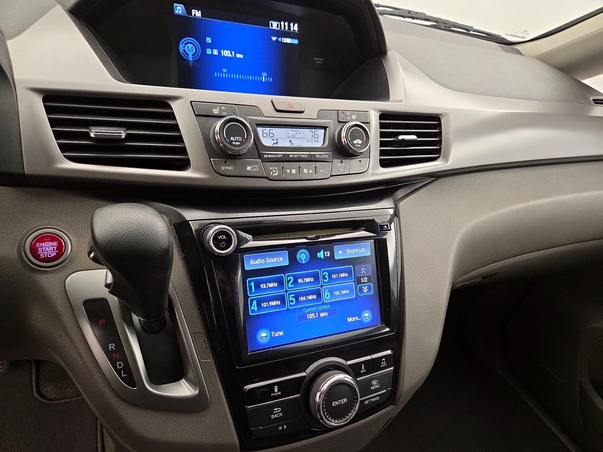 Thumbnail: 2015 Honda Odyssey - 16