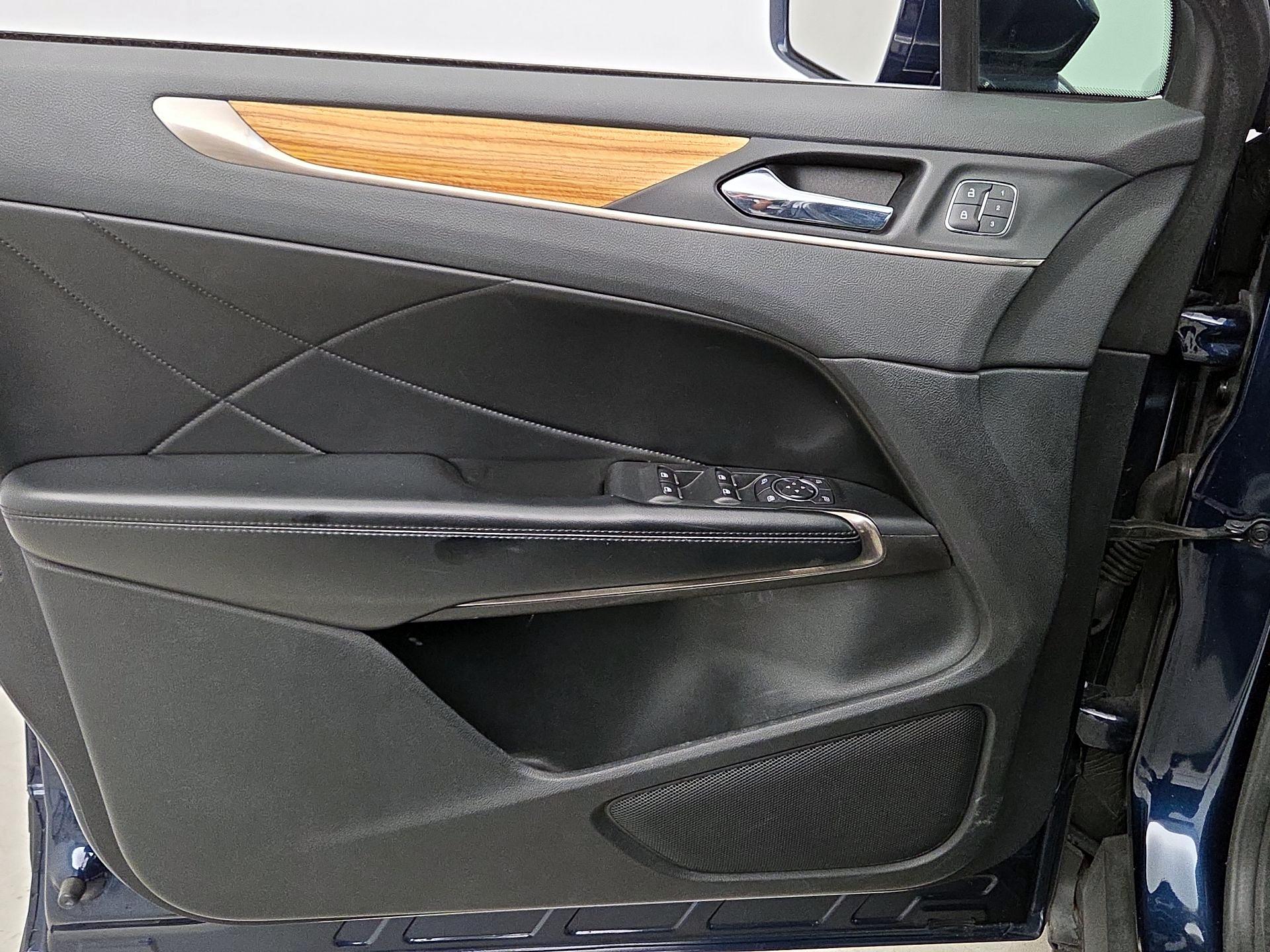 Thumbnail: 2016 Lincoln MKC - 12