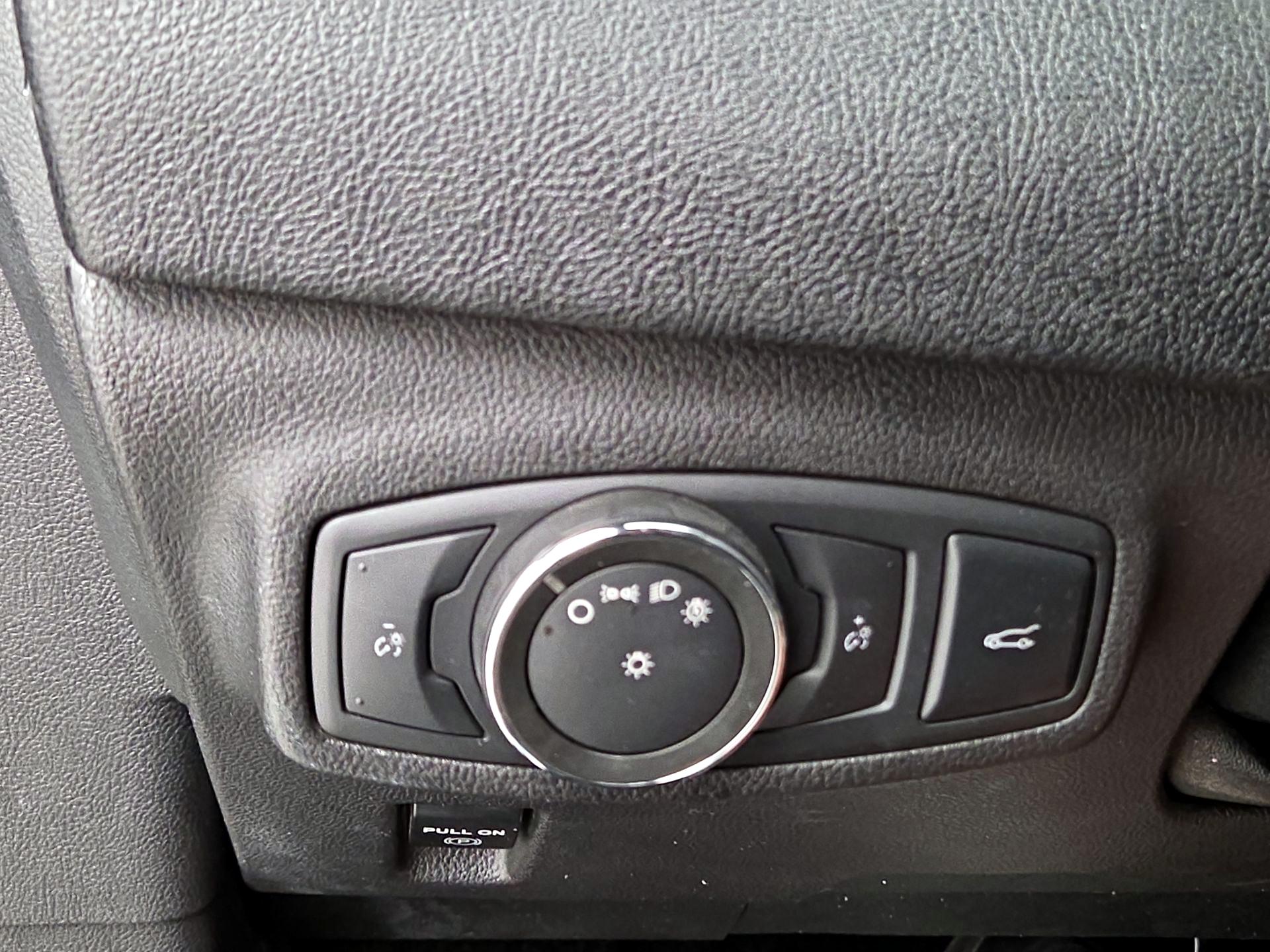 Thumbnail: 2016 Lincoln MKC - 13