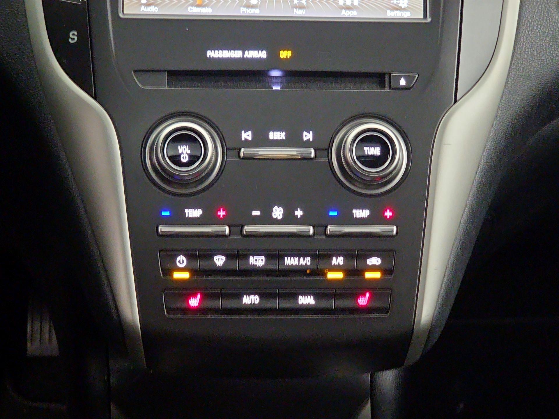 Thumbnail: 2016 Lincoln MKC - 17