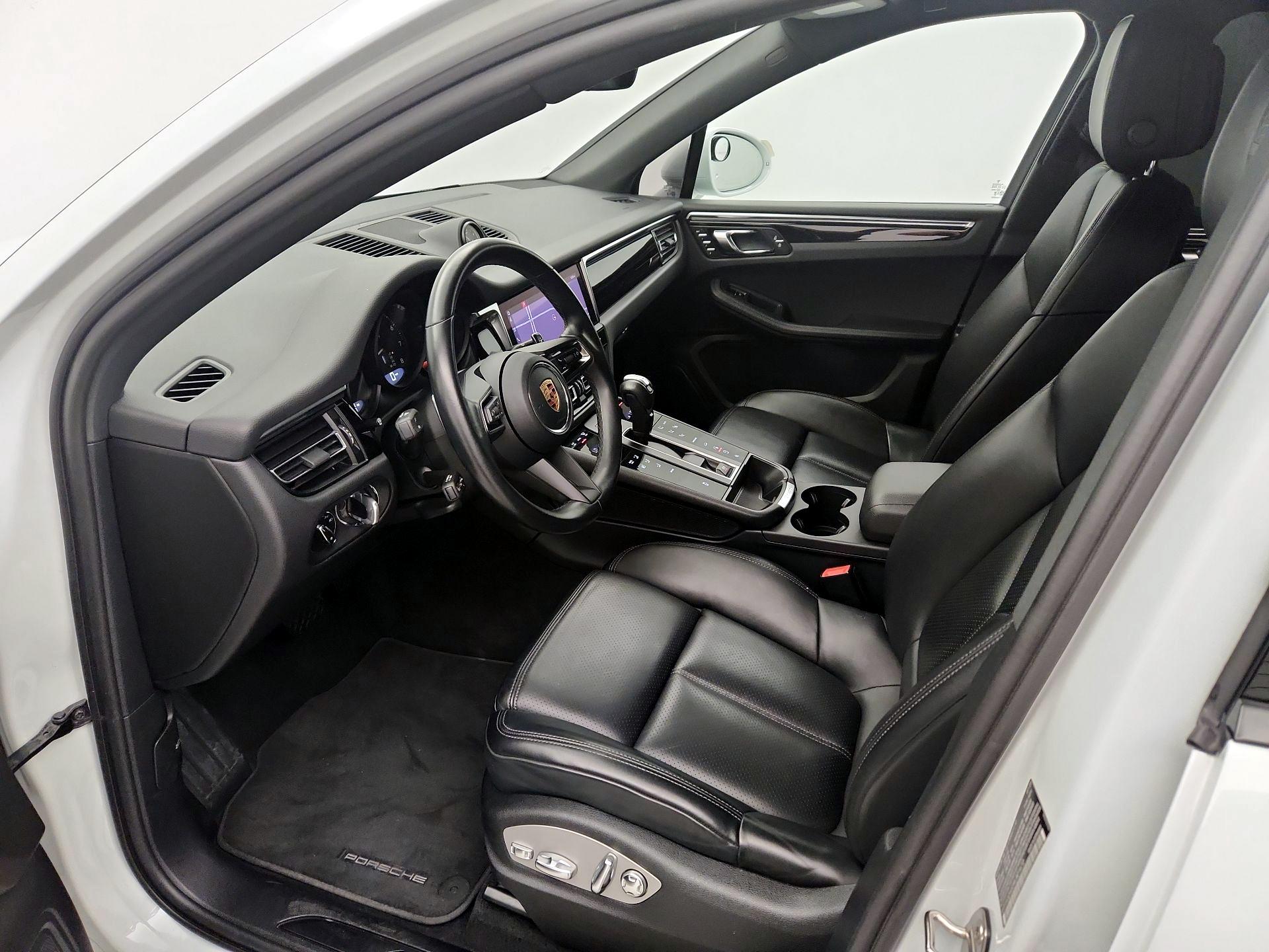 Thumbnail: 2024 Porsche Macan - 11