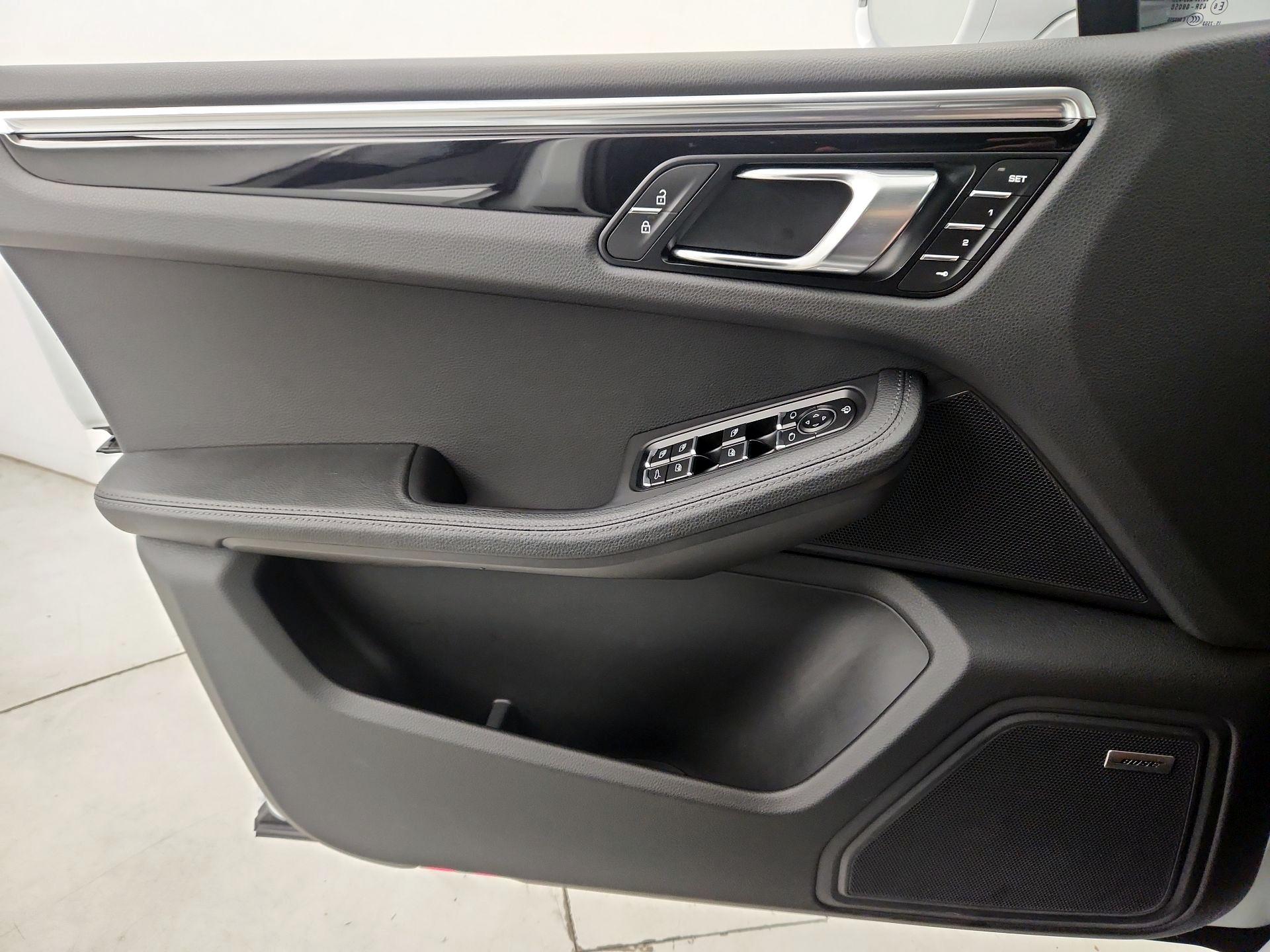 Thumbnail: 2024 Porsche Macan - 12