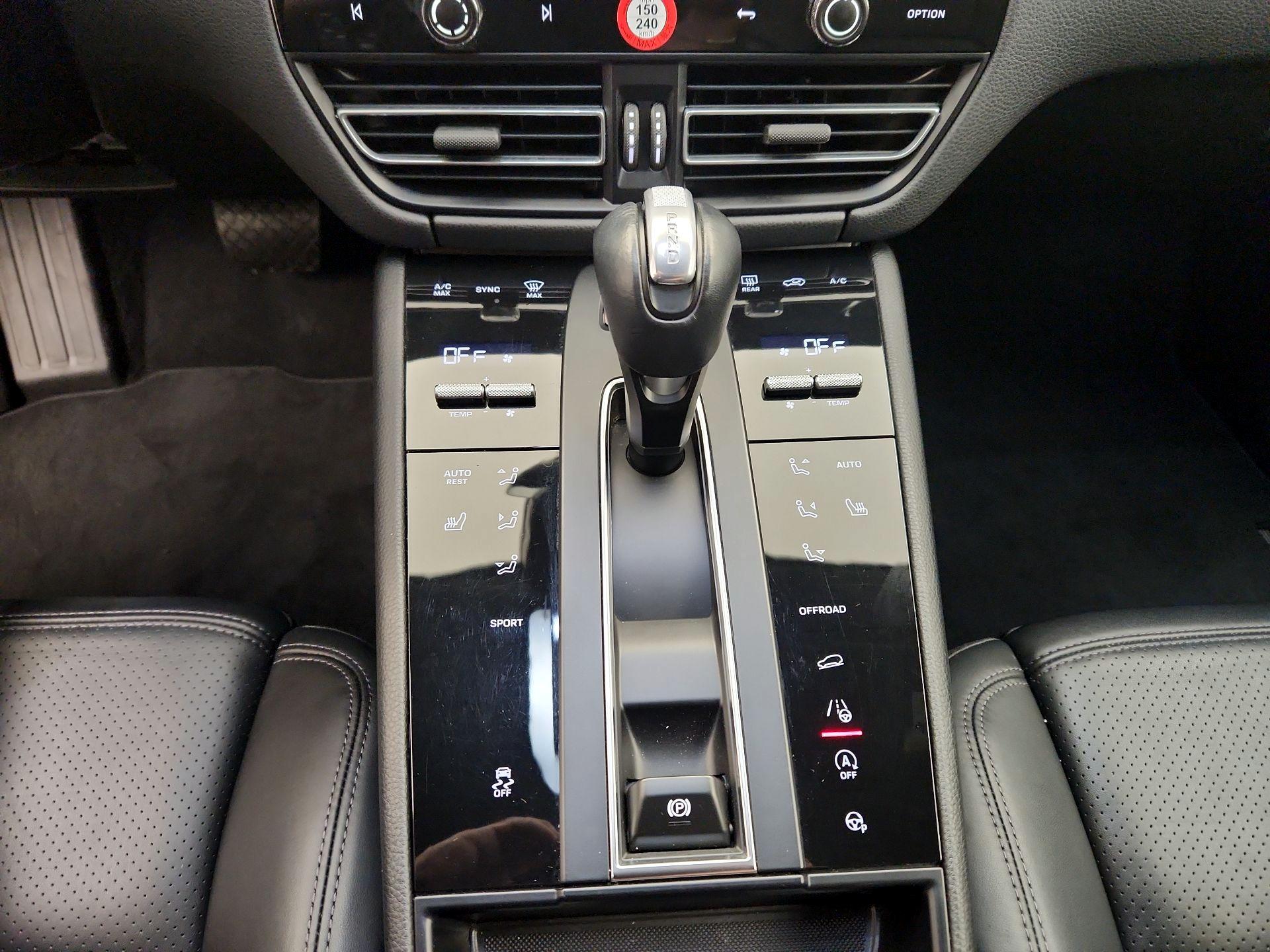 Thumbnail: 2024 Porsche Macan - 18