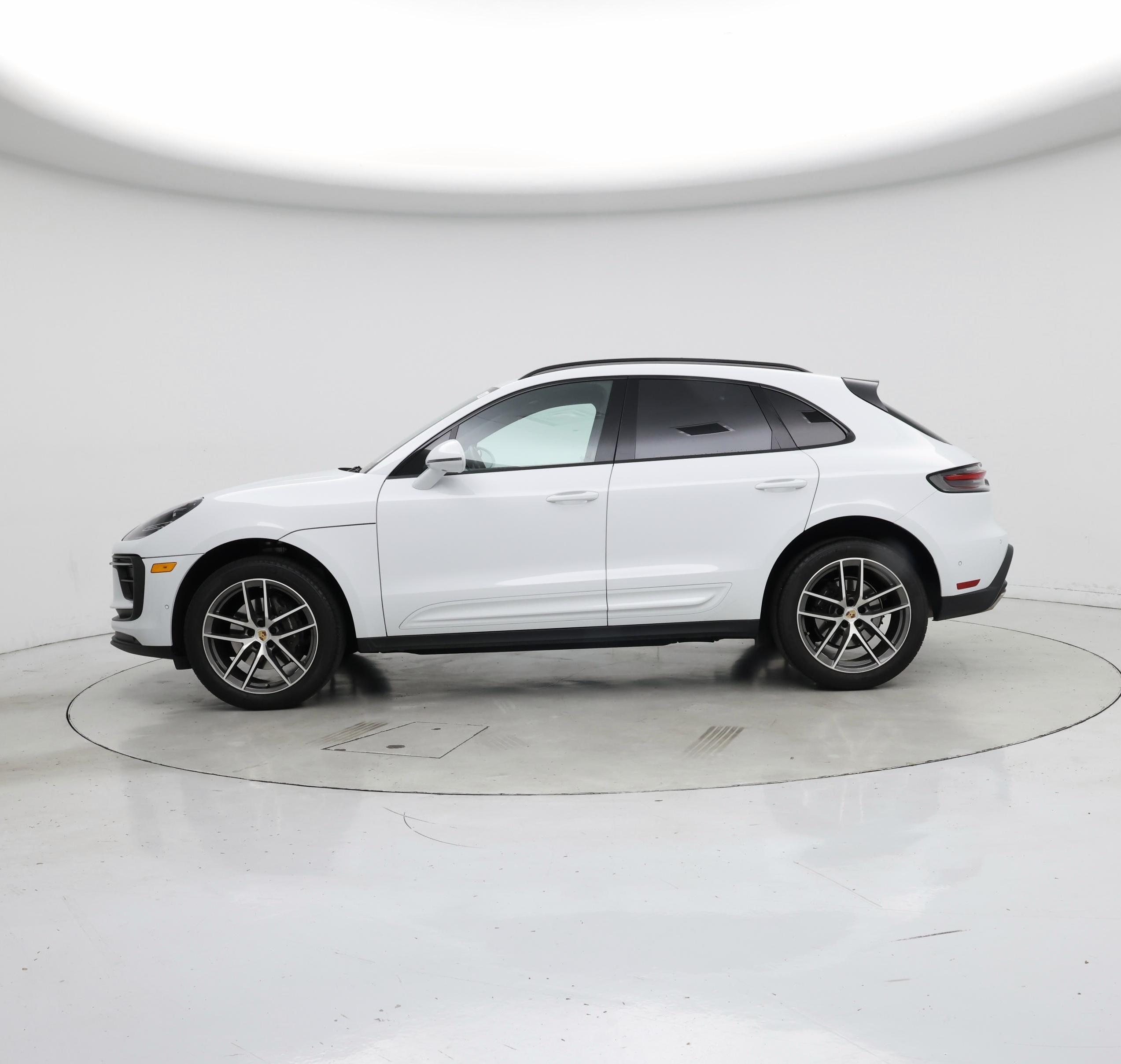 Thumbnail: 2024 Porsche Macan - 3