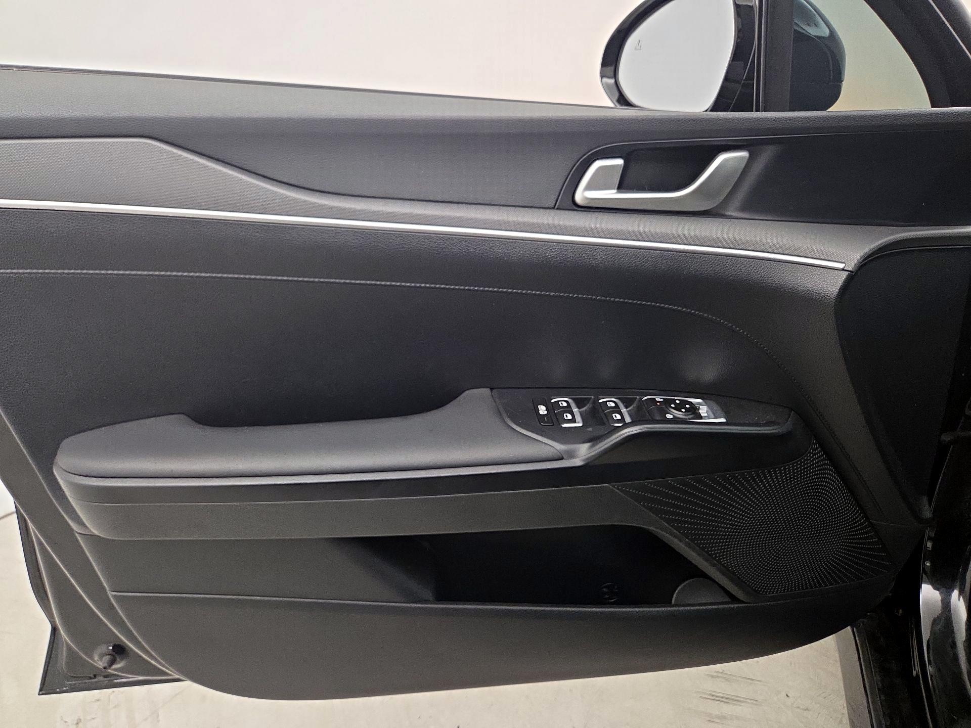 Thumbnail: 2025 Kia K5 - 12