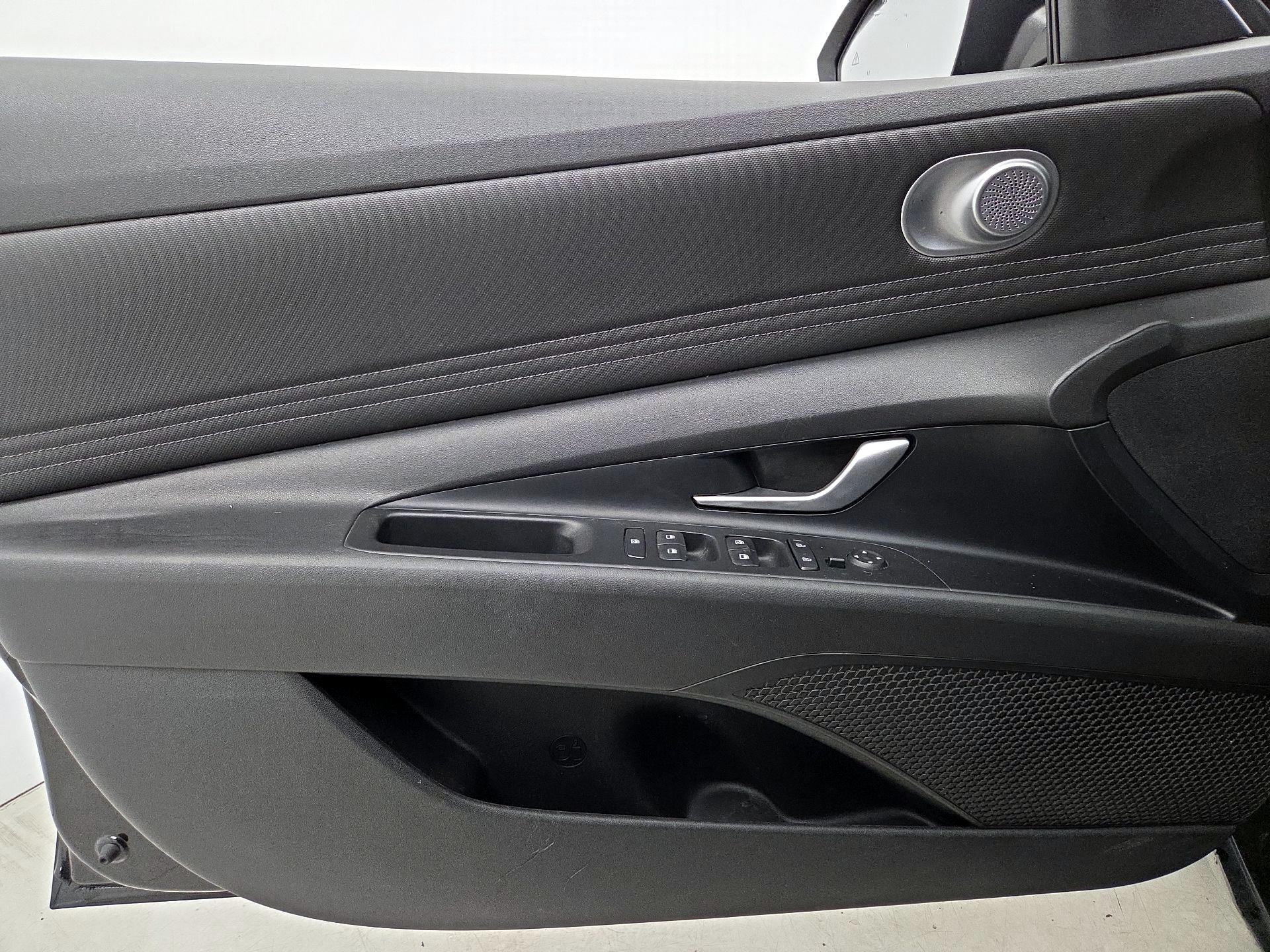 Thumbnail: 2022 Hyundai Elantra - 12