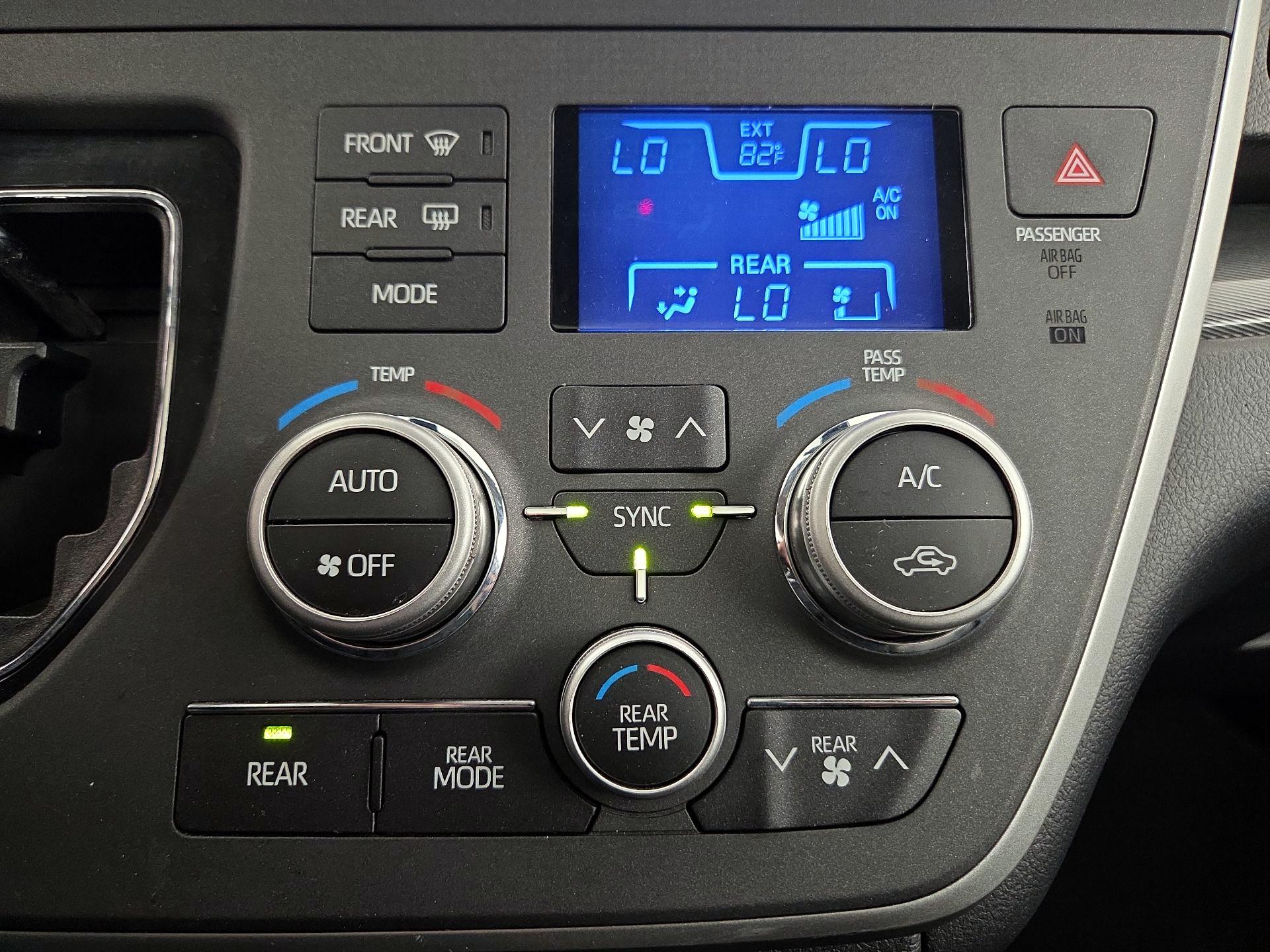 Thumbnail: 2020 Toyota Sienna - 17