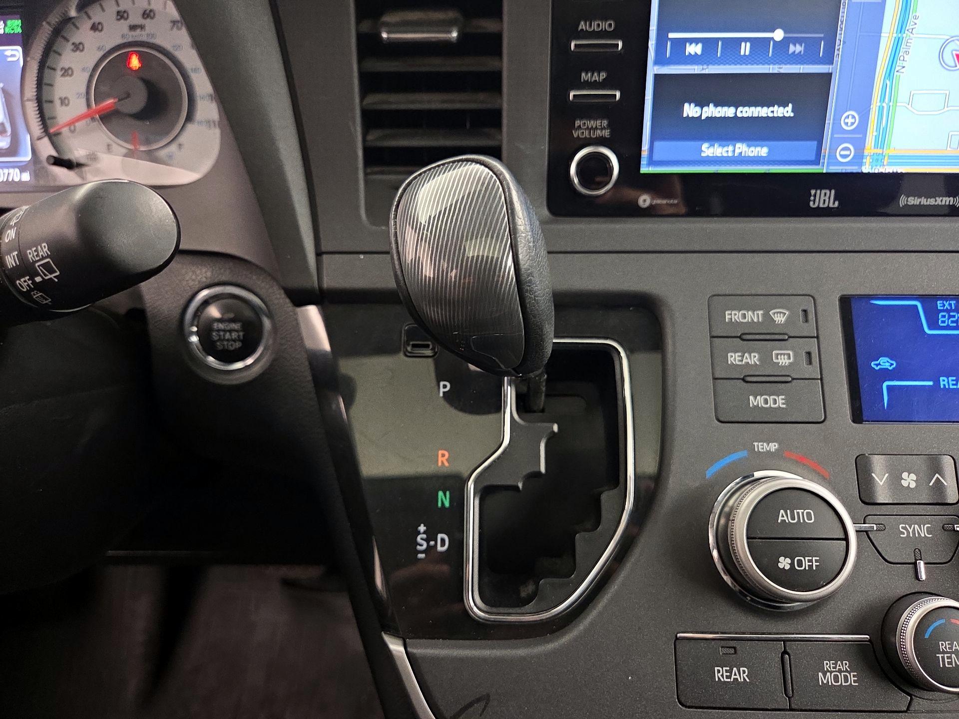 Thumbnail: 2020 Toyota Sienna - 18