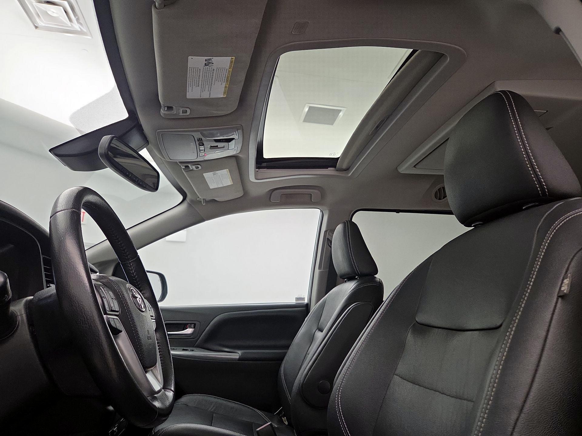 Thumbnail: 2020 Toyota Sienna - 20