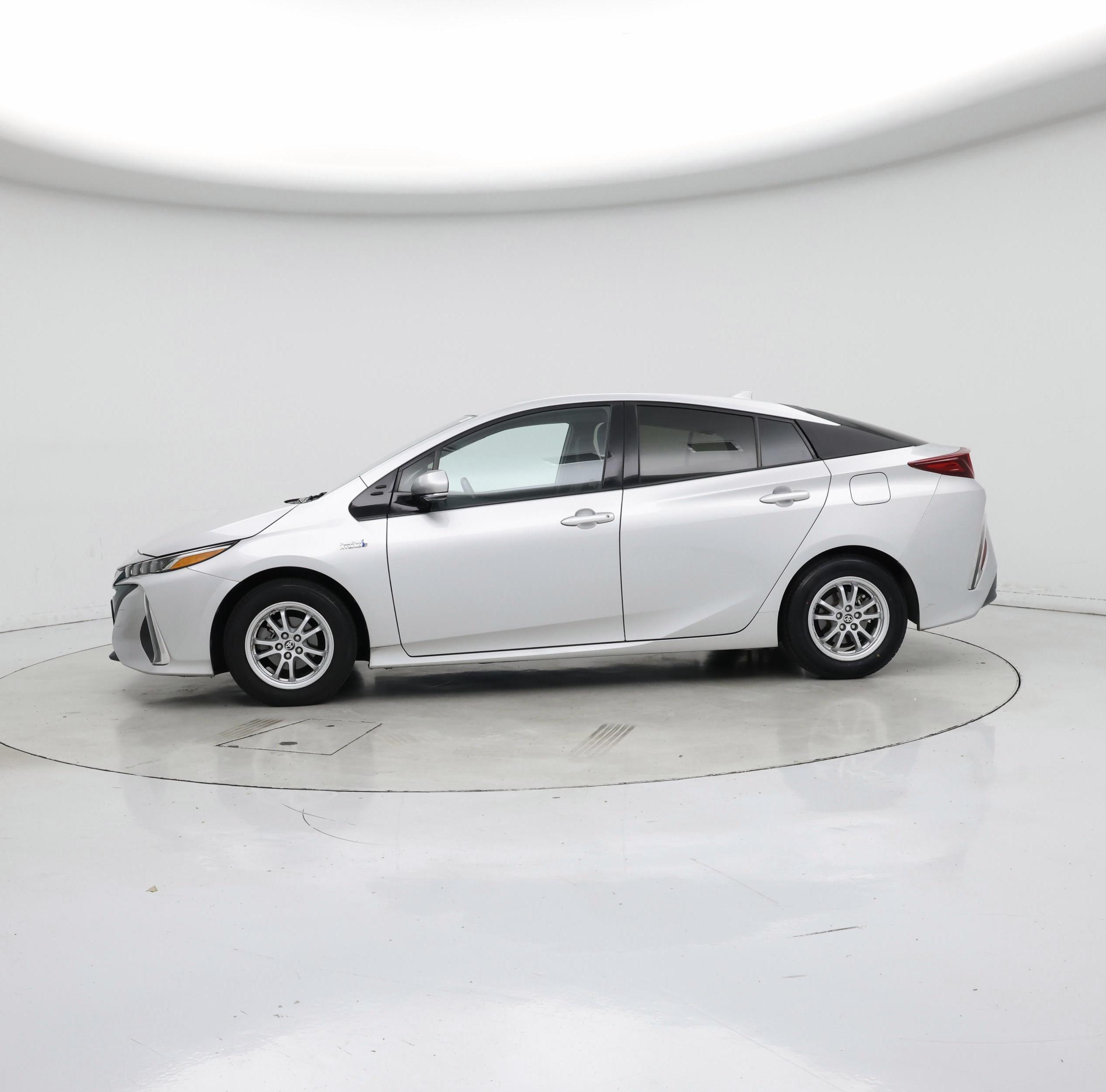 Thumbnail: 2017 Toyota Prius Prime - 3