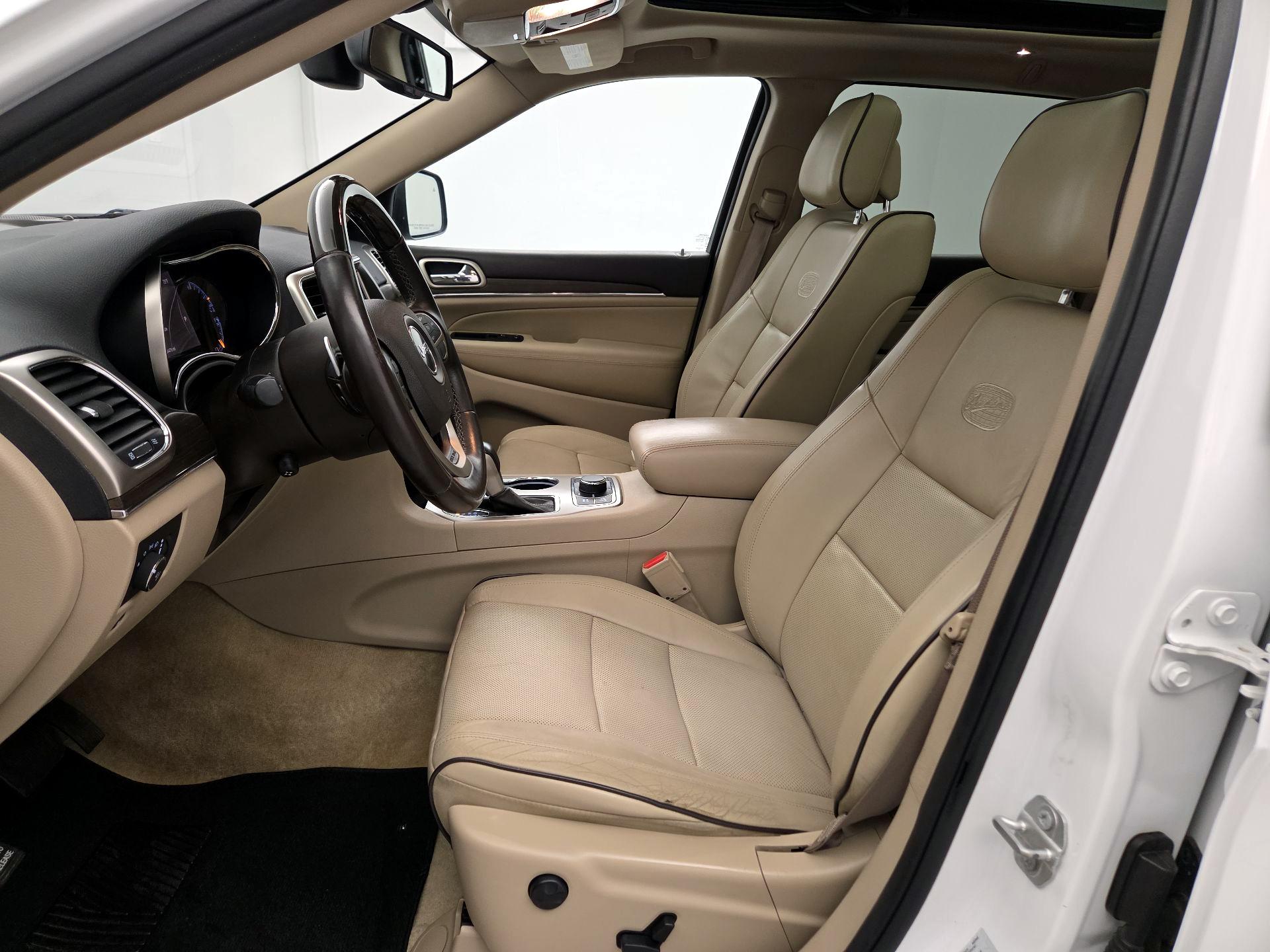 Thumbnail: 2016 Jeep Grand Cherokee - 11