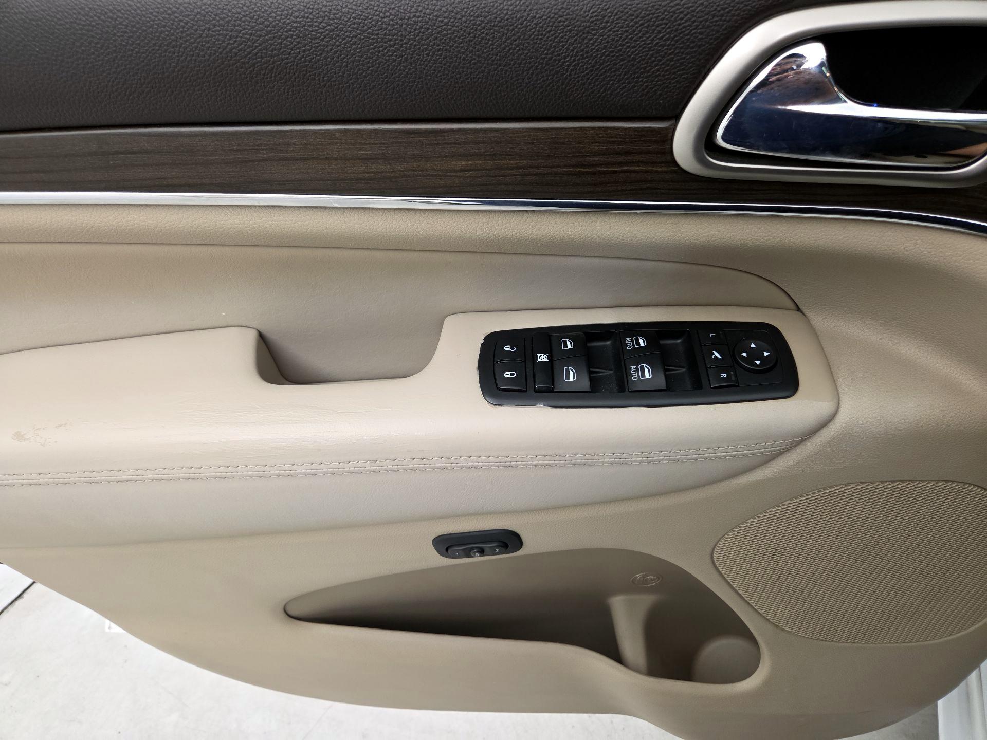 Thumbnail: 2016 Jeep Grand Cherokee - 12