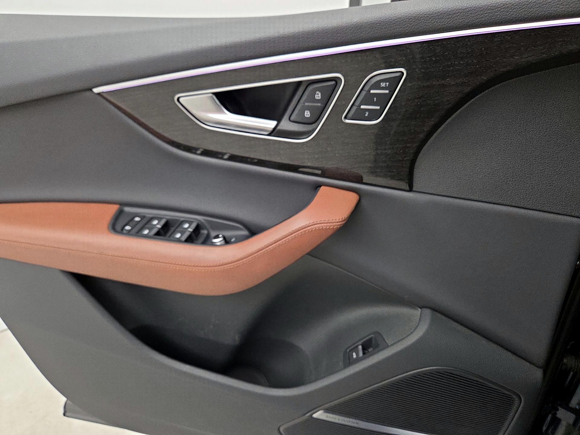 Thumbnail: 2021 Audi Q7 - 12