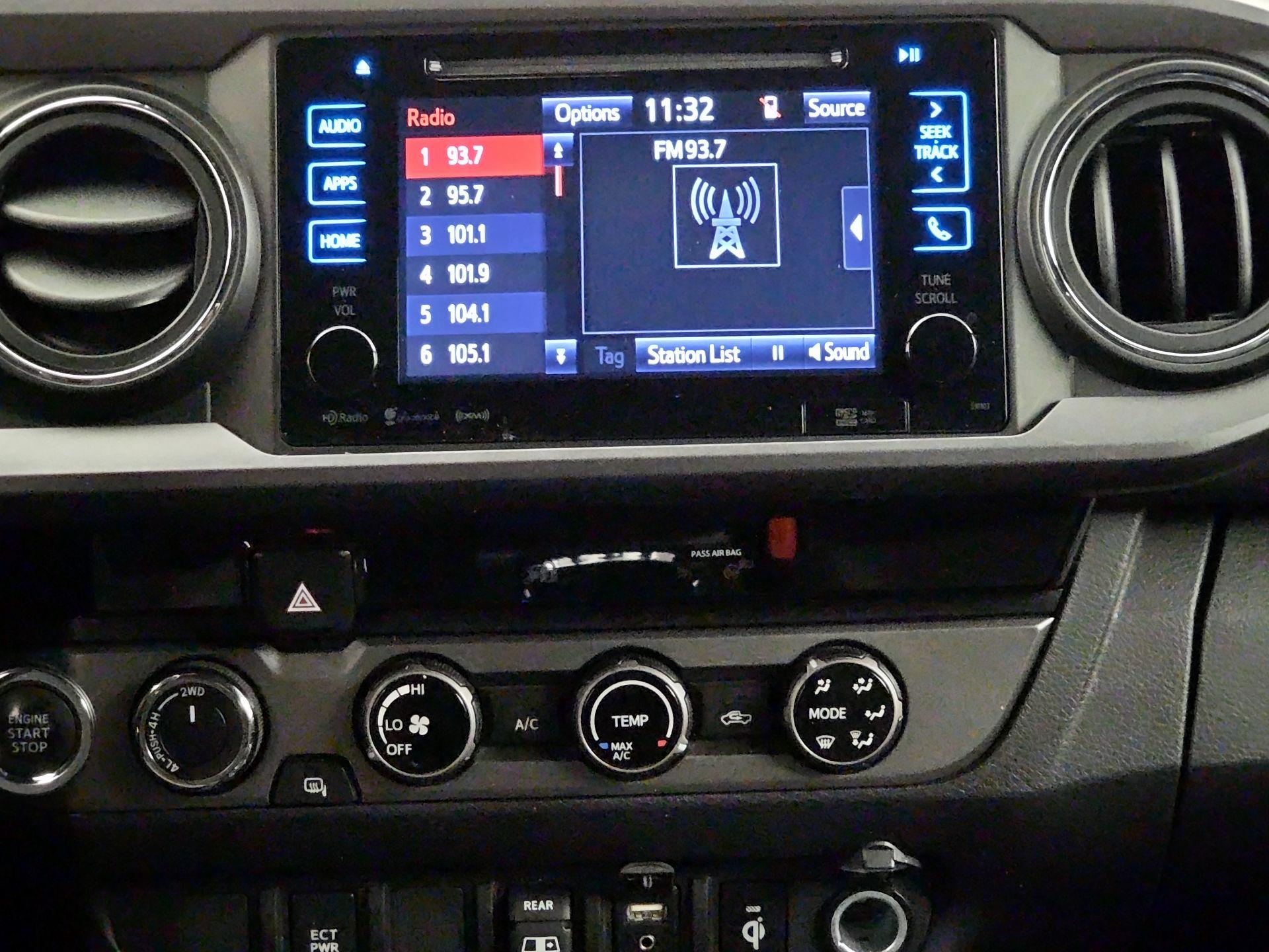 Thumbnail: 2018 Toyota Tacoma - 15