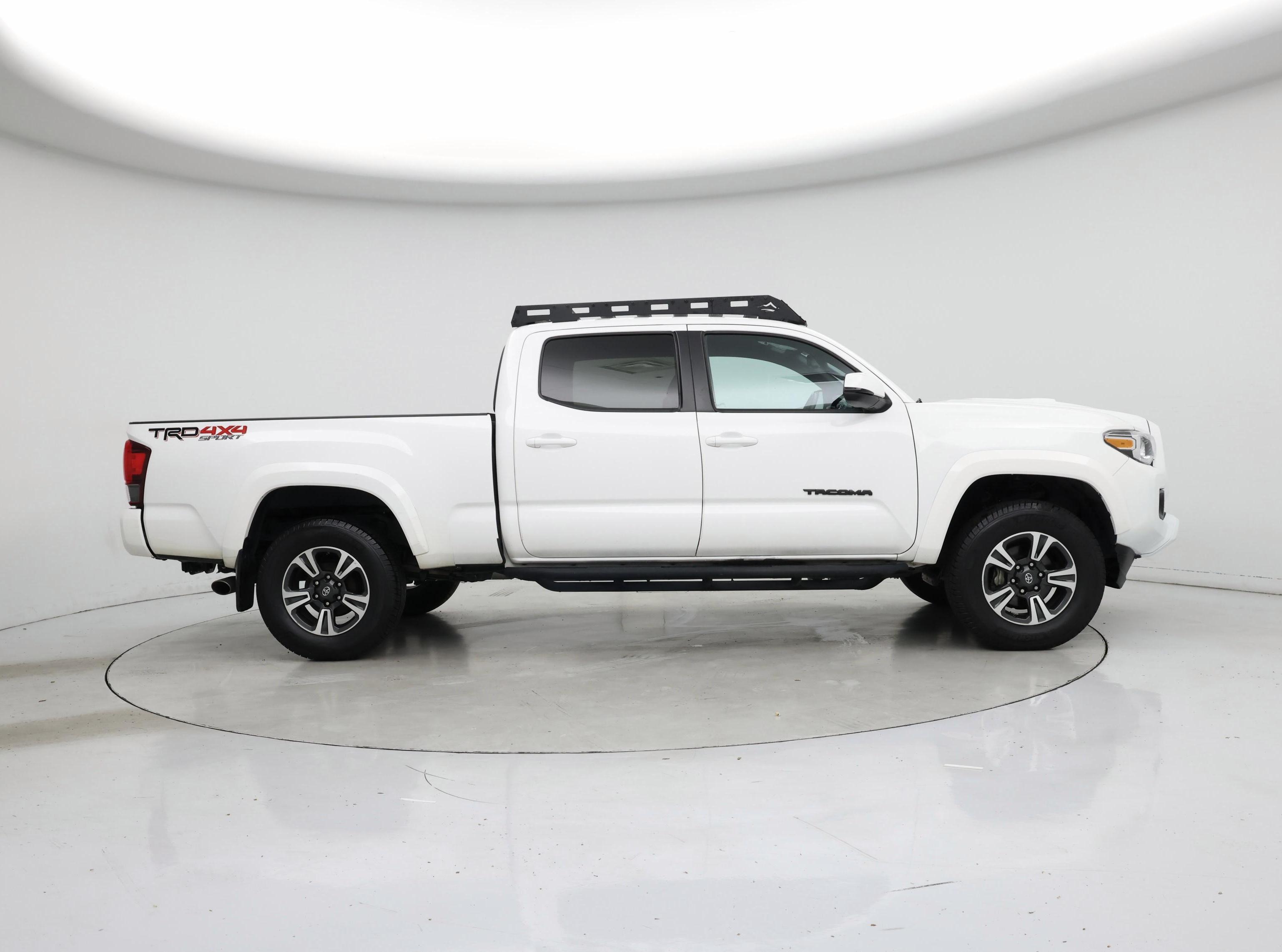 Thumbnail: 2018 Toyota Tacoma - 7