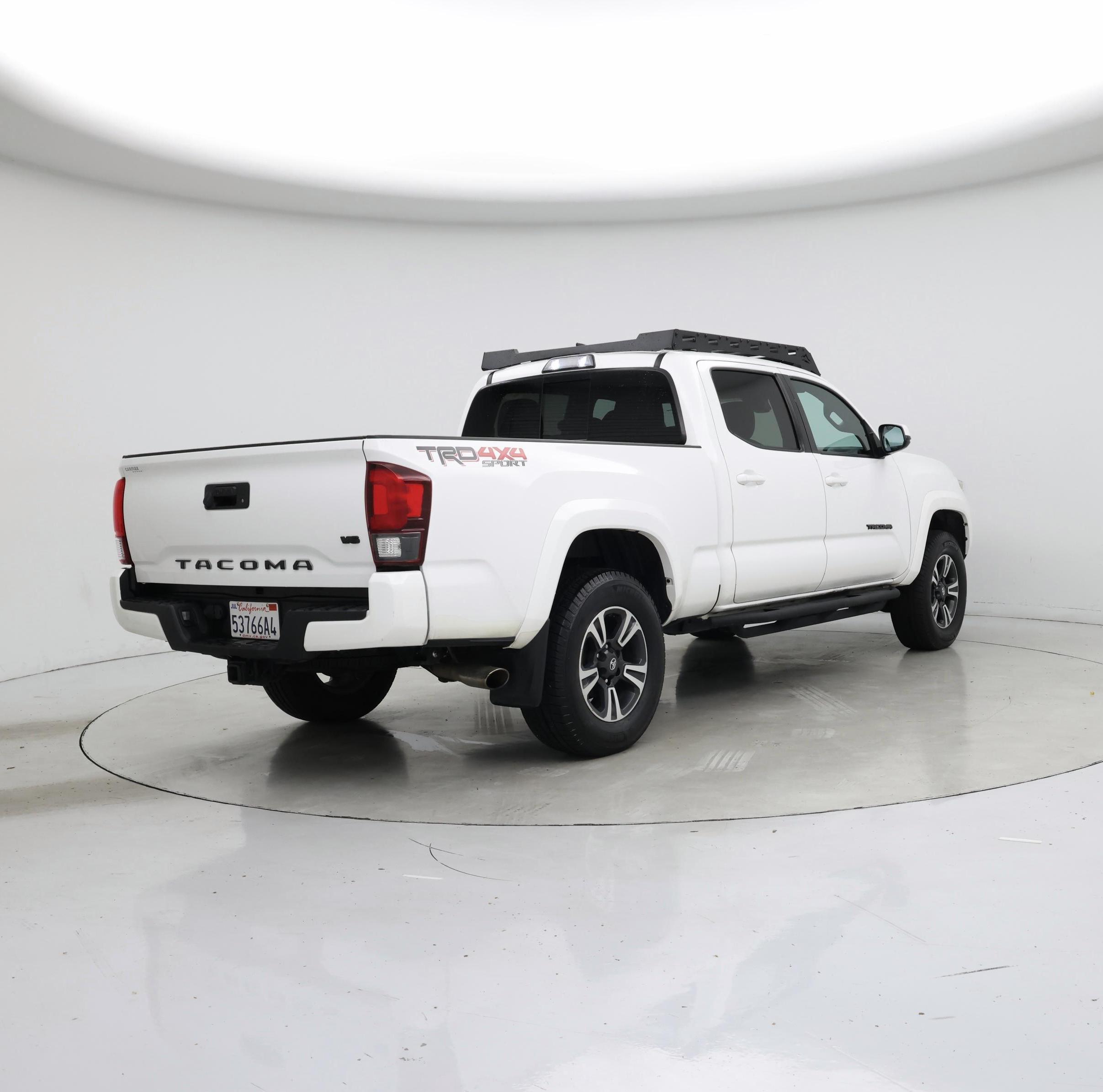 Thumbnail: 2018 Toyota Tacoma - 8