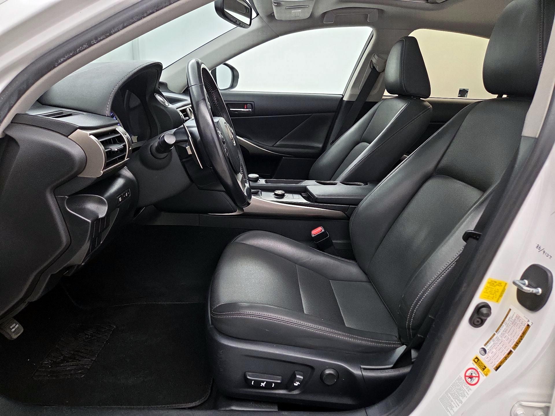 Thumbnail: 2016 Lexus IS - 11