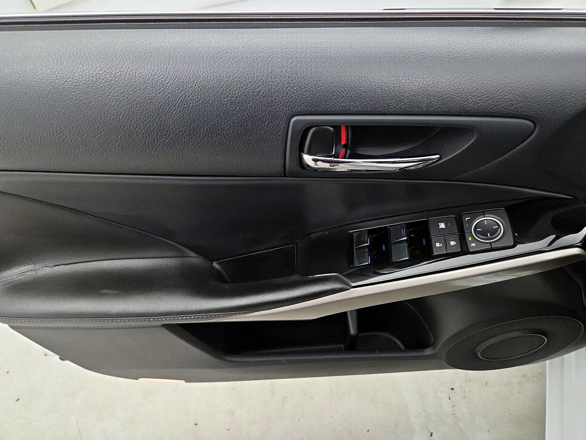 Thumbnail: 2016 Lexus IS - 12