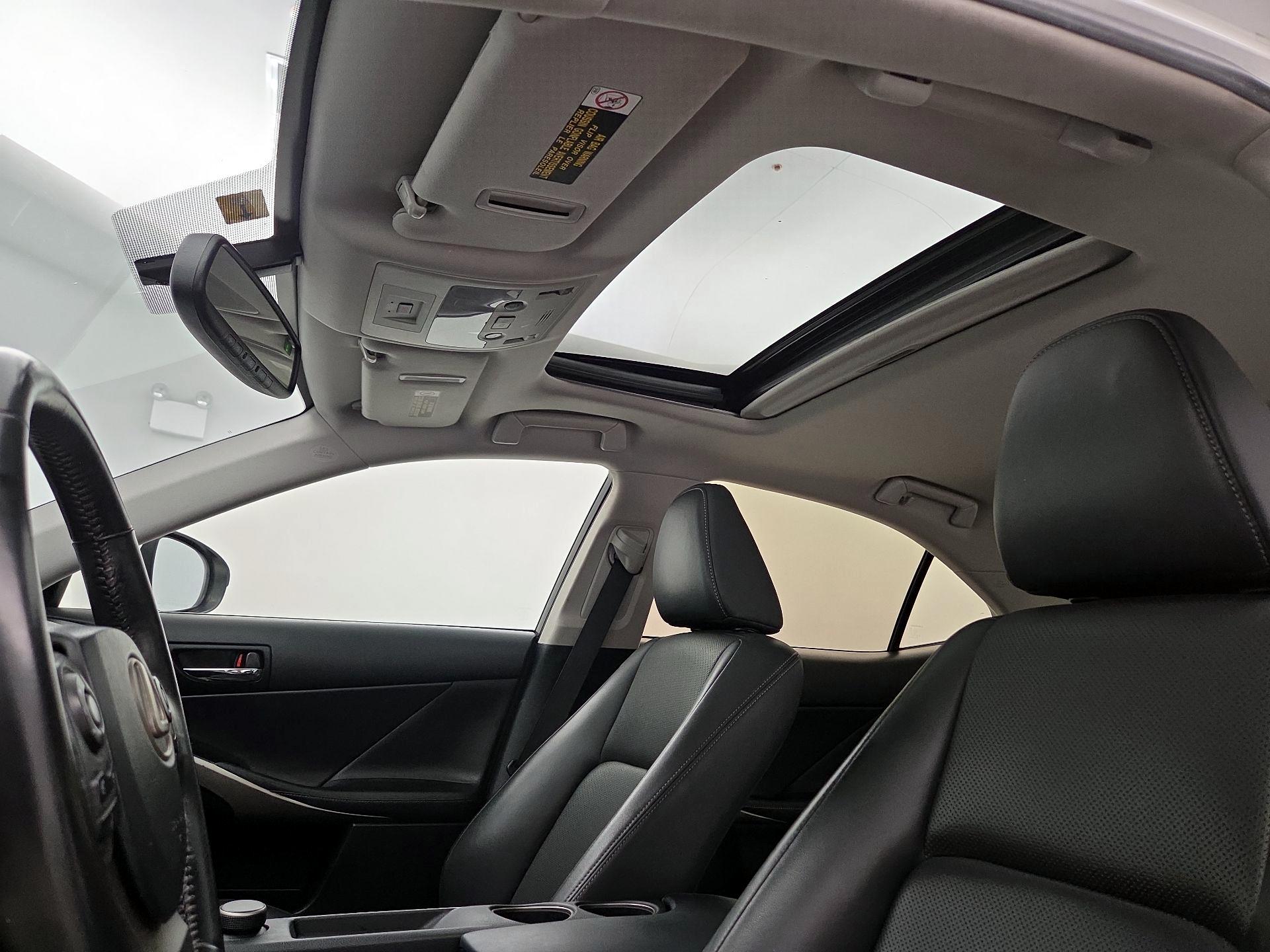 Thumbnail: 2016 Lexus IS - 18