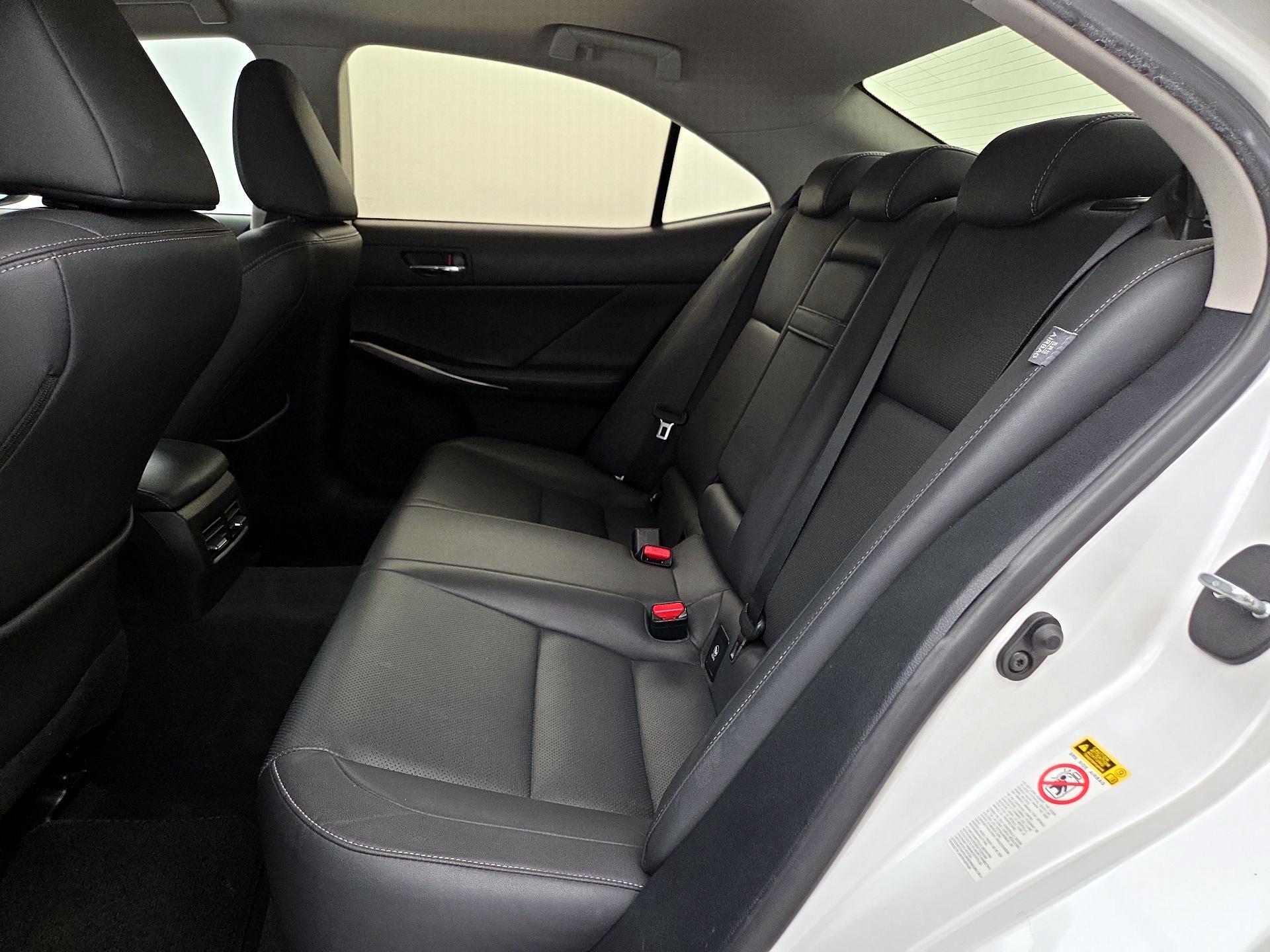 Thumbnail: 2016 Lexus IS - 19