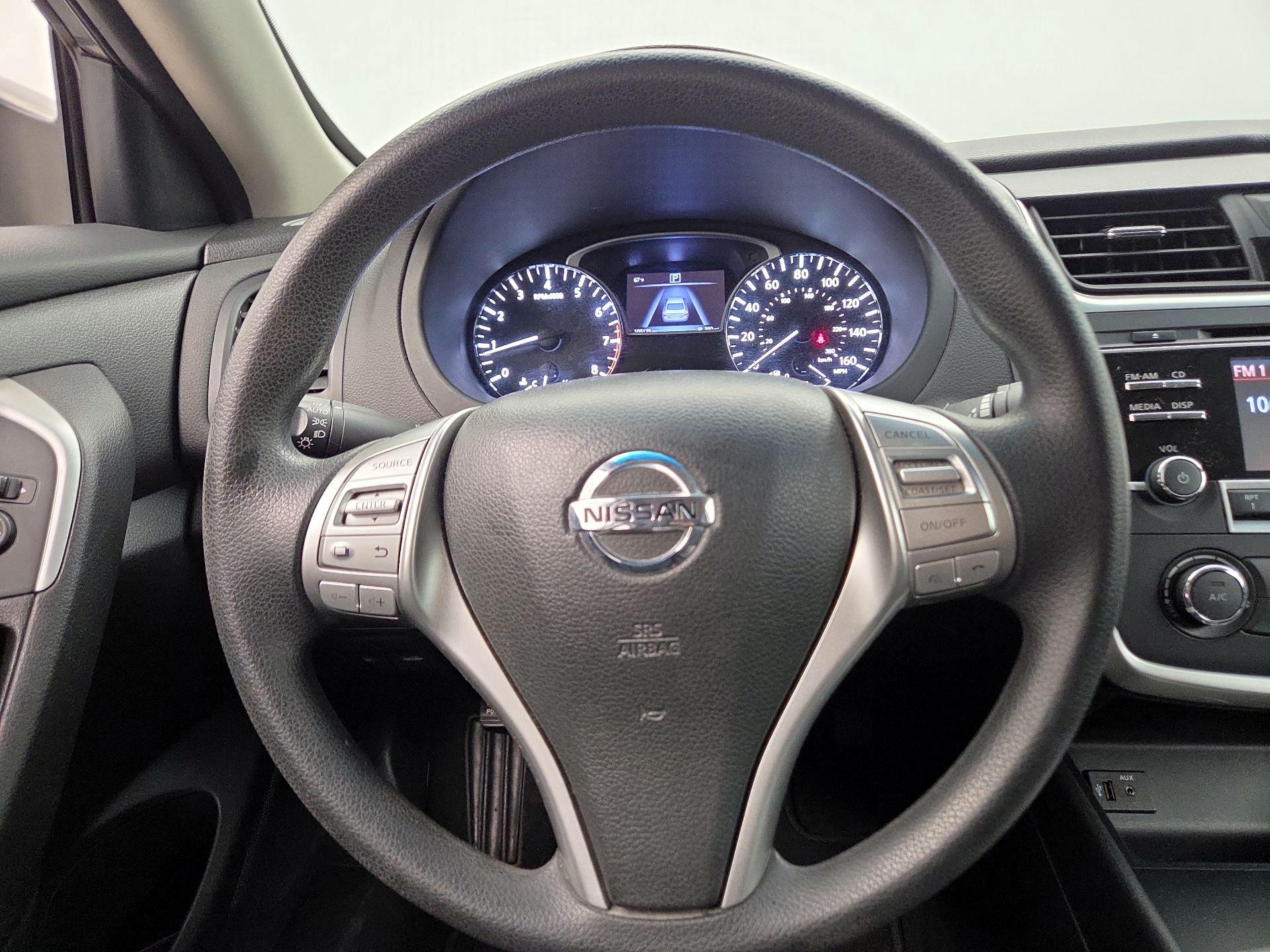 Thumbnail: 2016 Nissan Altima - 10