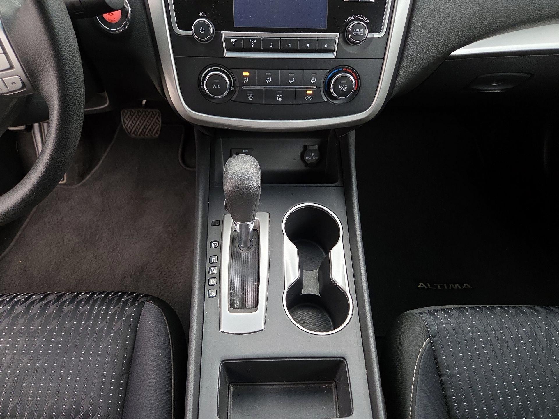 Thumbnail: 2016 Nissan Altima - 17