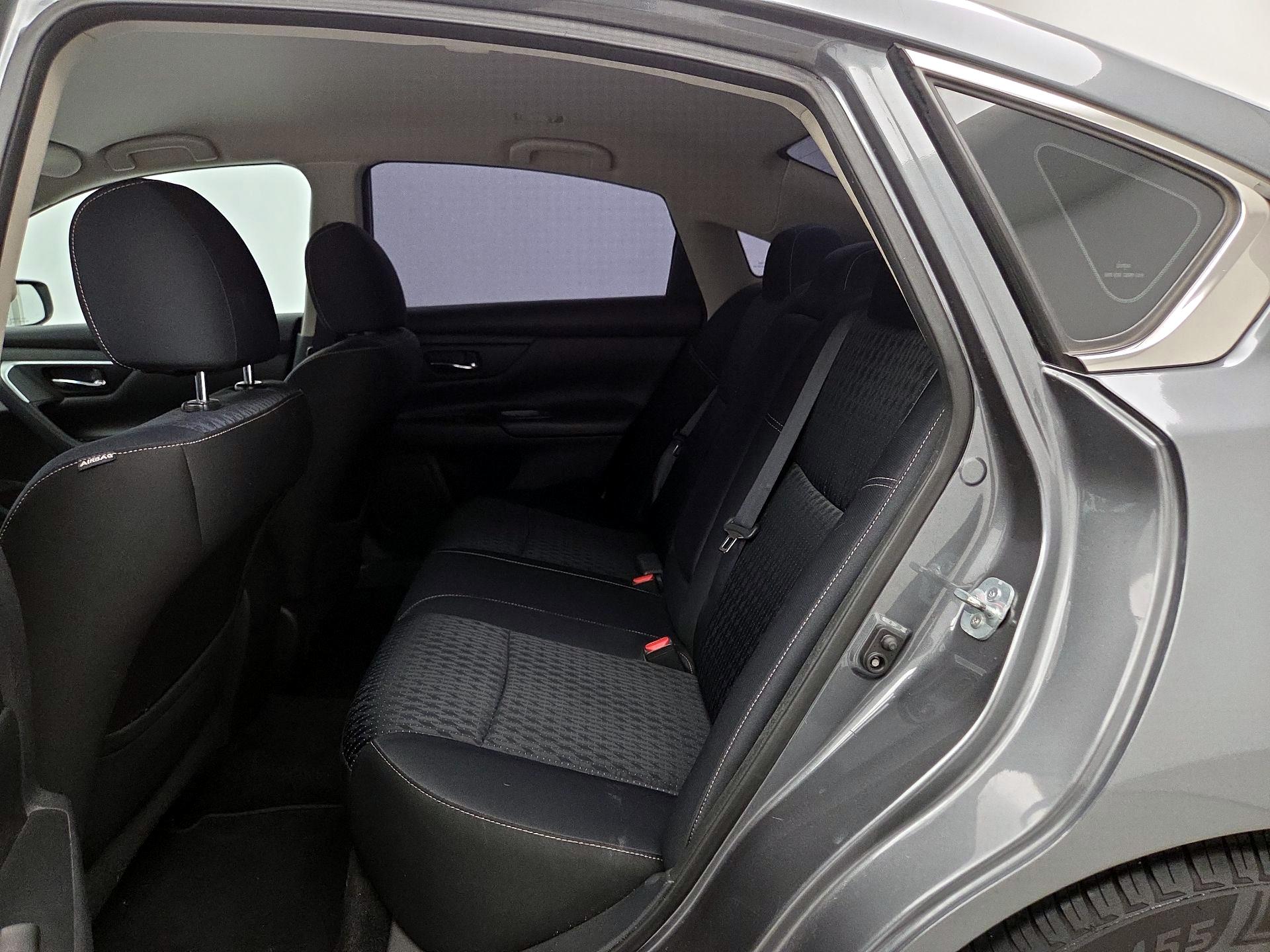 Thumbnail: 2016 Nissan Altima - 19