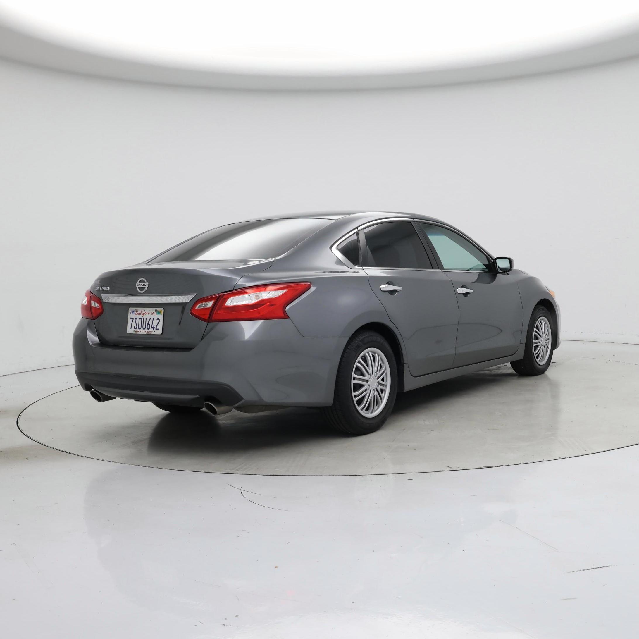 Thumbnail: 2016 Nissan Altima - 8