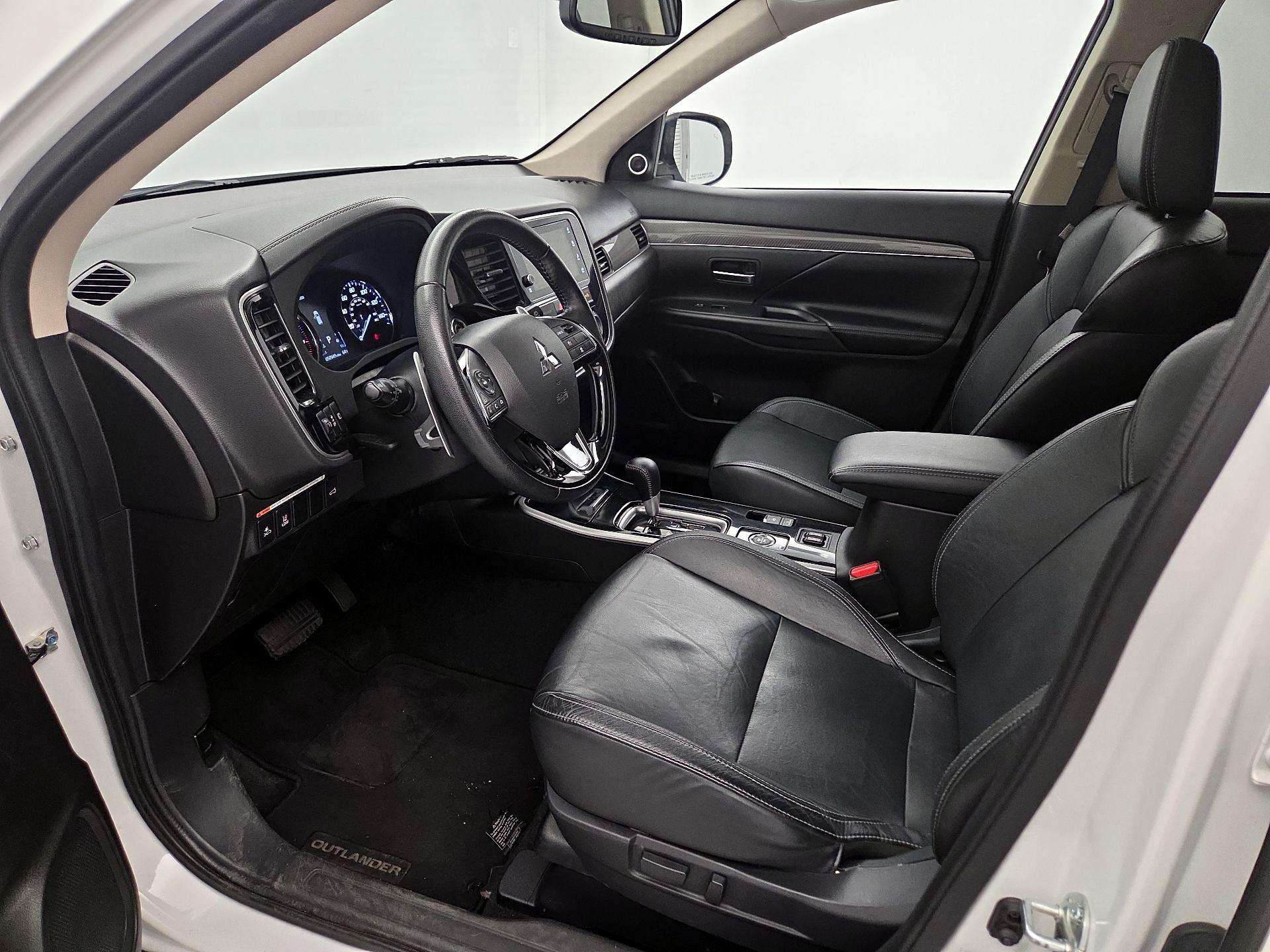 Thumbnail: 2019 Mitsubishi Outlander - 11