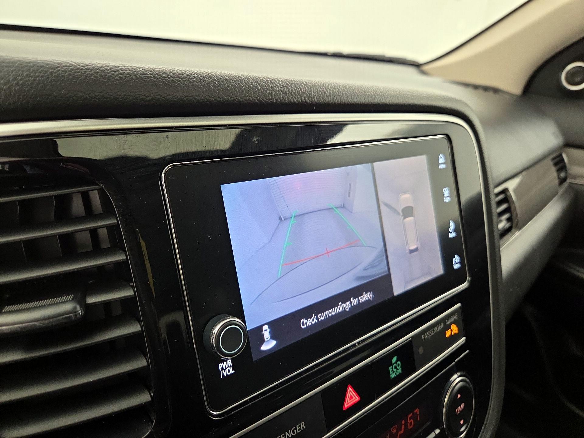 Thumbnail: 2019 Mitsubishi Outlander - 14