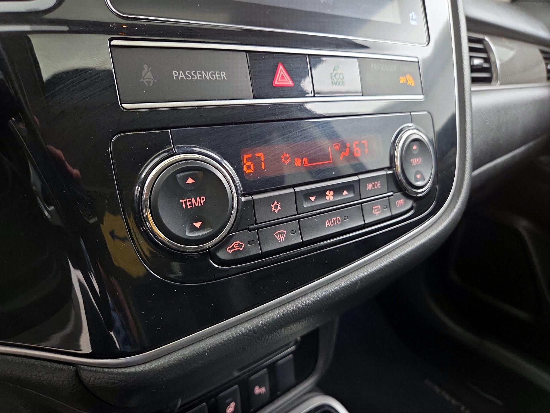 Thumbnail: 2019 Mitsubishi Outlander - 16