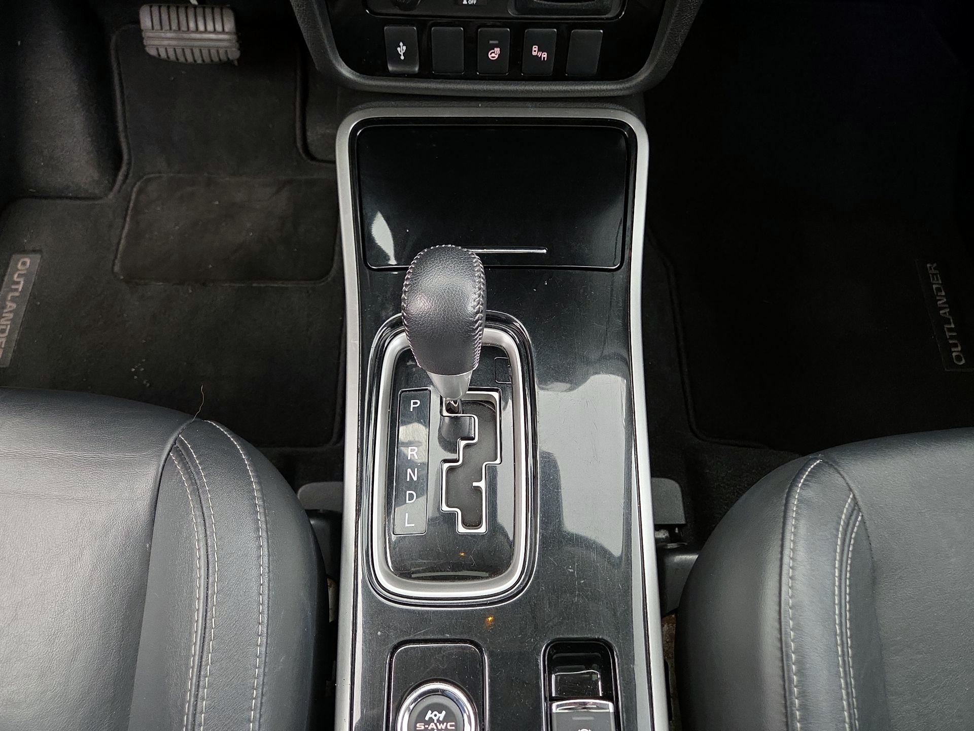 Thumbnail: 2019 Mitsubishi Outlander - 17