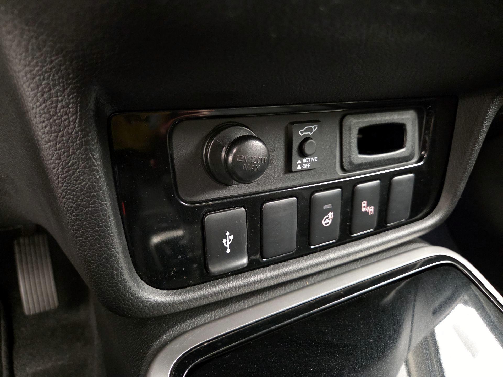Thumbnail: 2019 Mitsubishi Outlander - 18