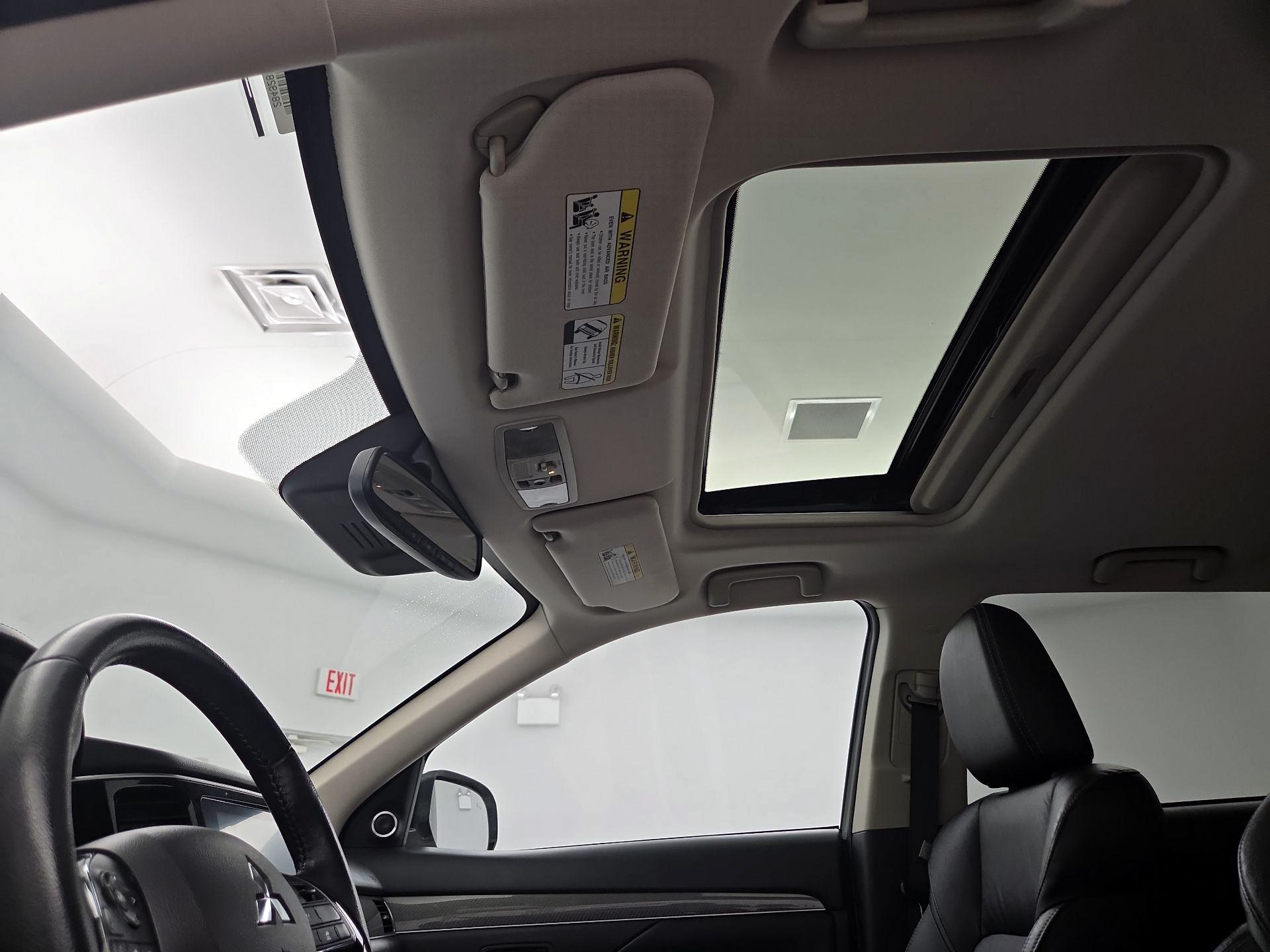 Thumbnail: 2019 Mitsubishi Outlander - 19
