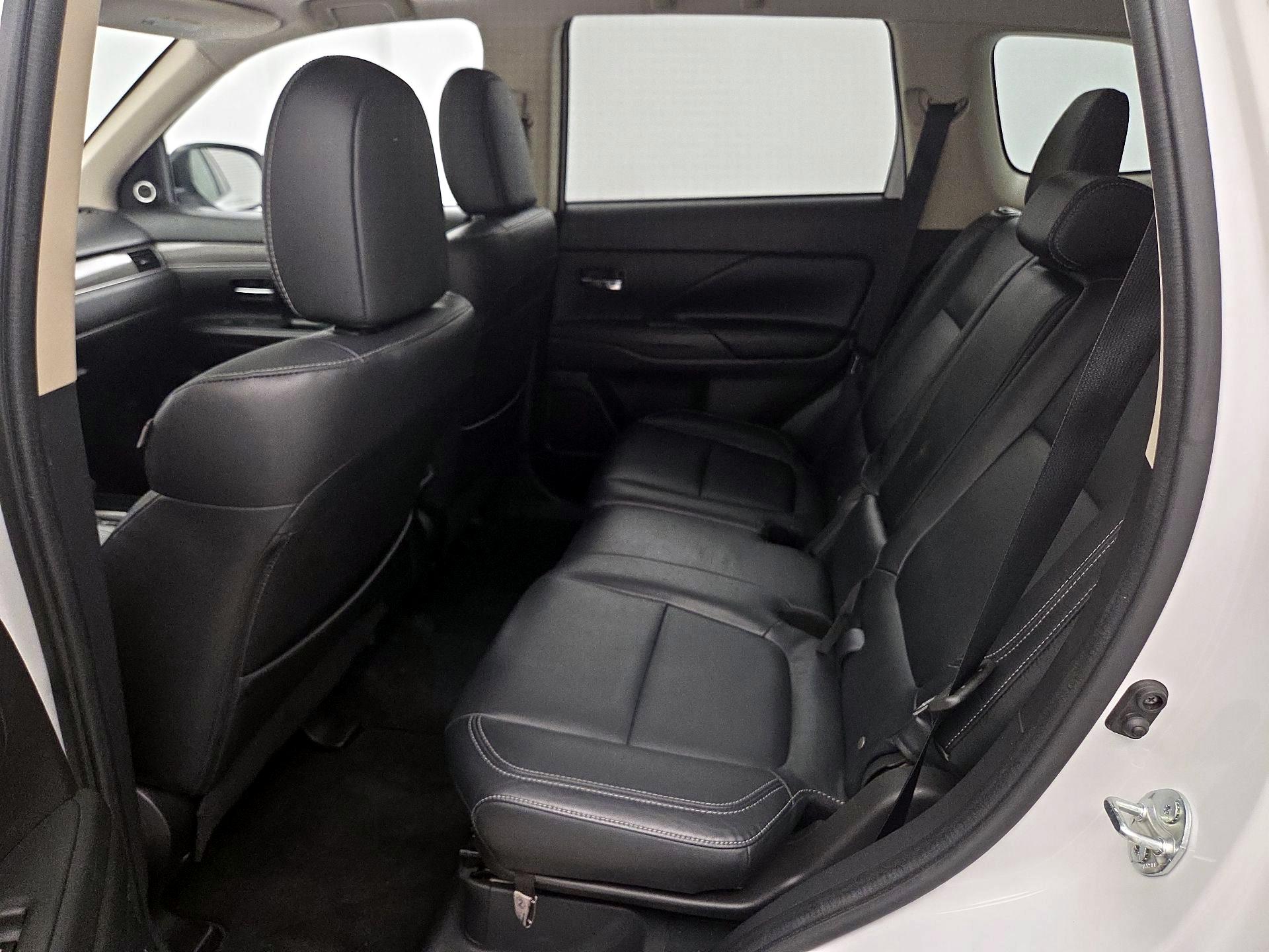 Thumbnail: 2019 Mitsubishi Outlander - 20