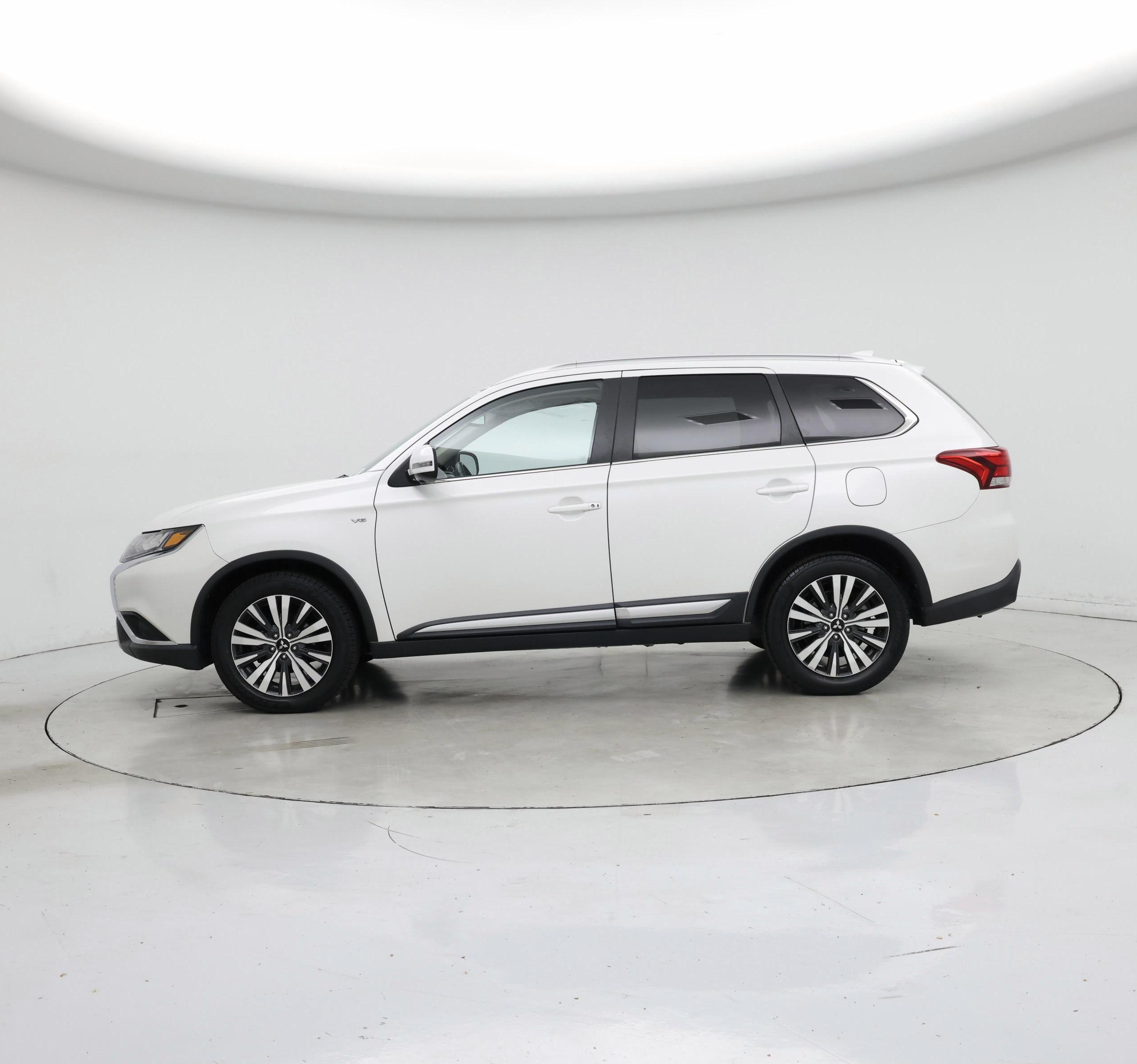 Thumbnail: 2019 Mitsubishi Outlander - 3