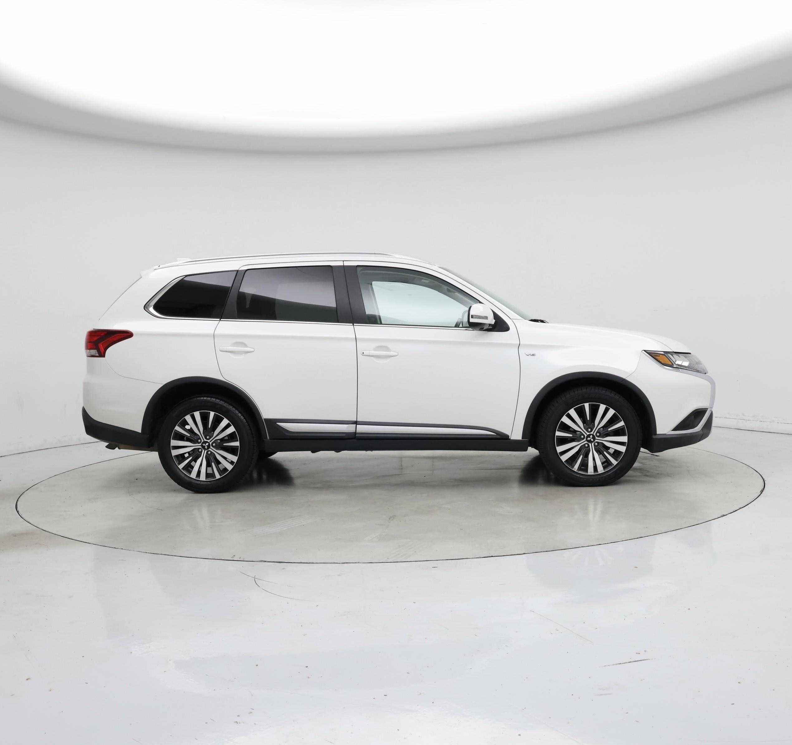 Thumbnail: 2019 Mitsubishi Outlander - 7