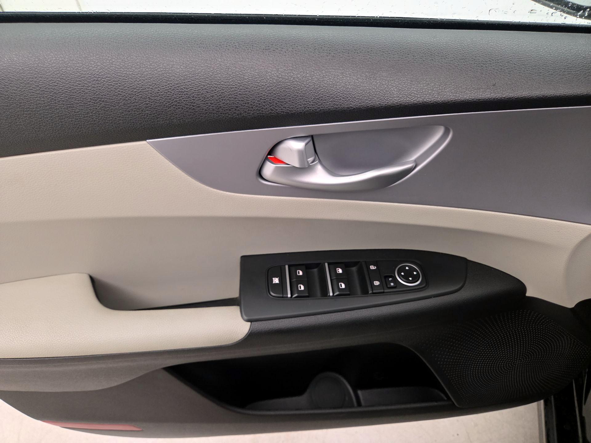 Thumbnail: 2023 Kia Forte - 12