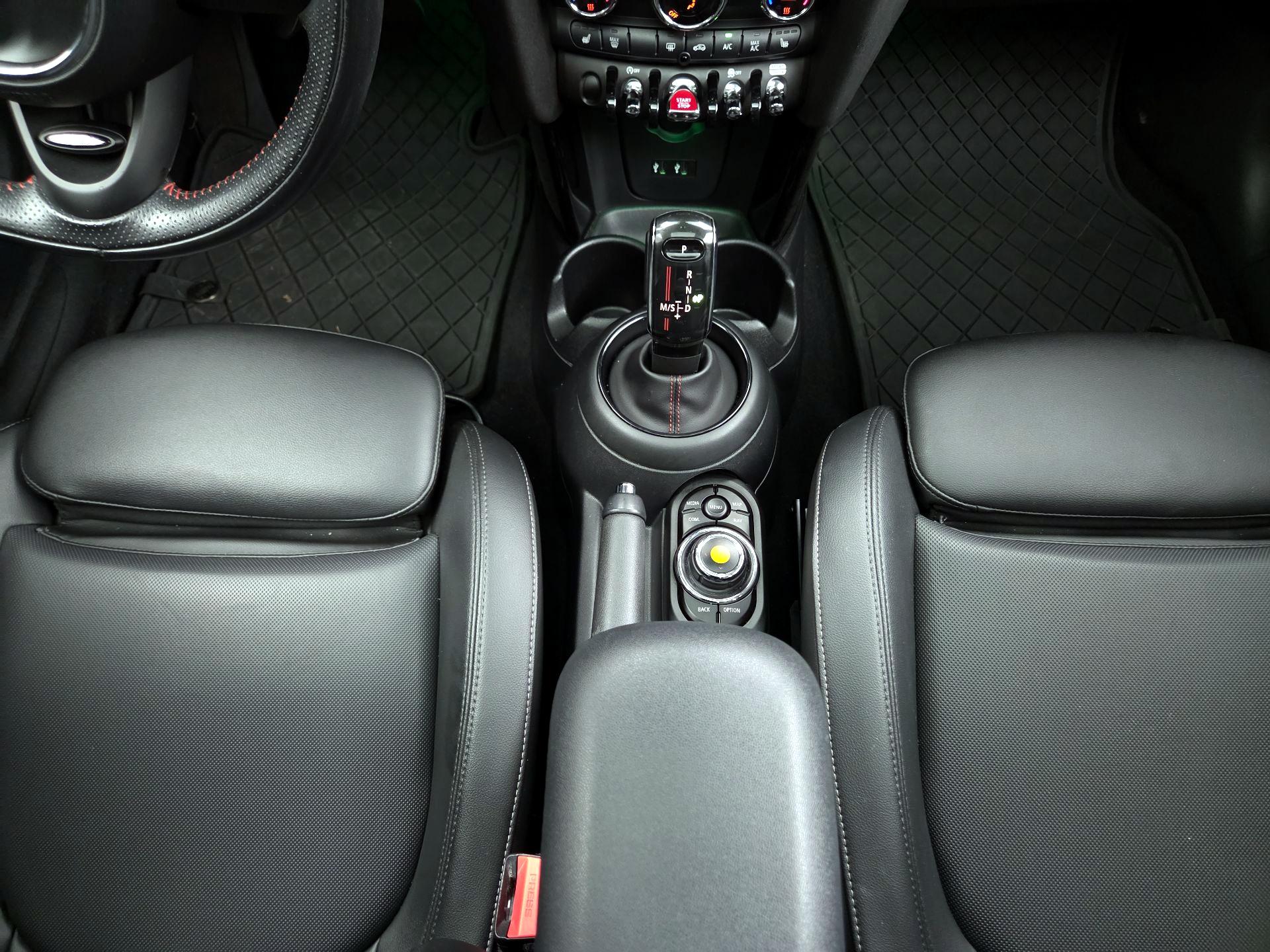 Thumbnail: 2020 MINI Cooper Hardtop - 17