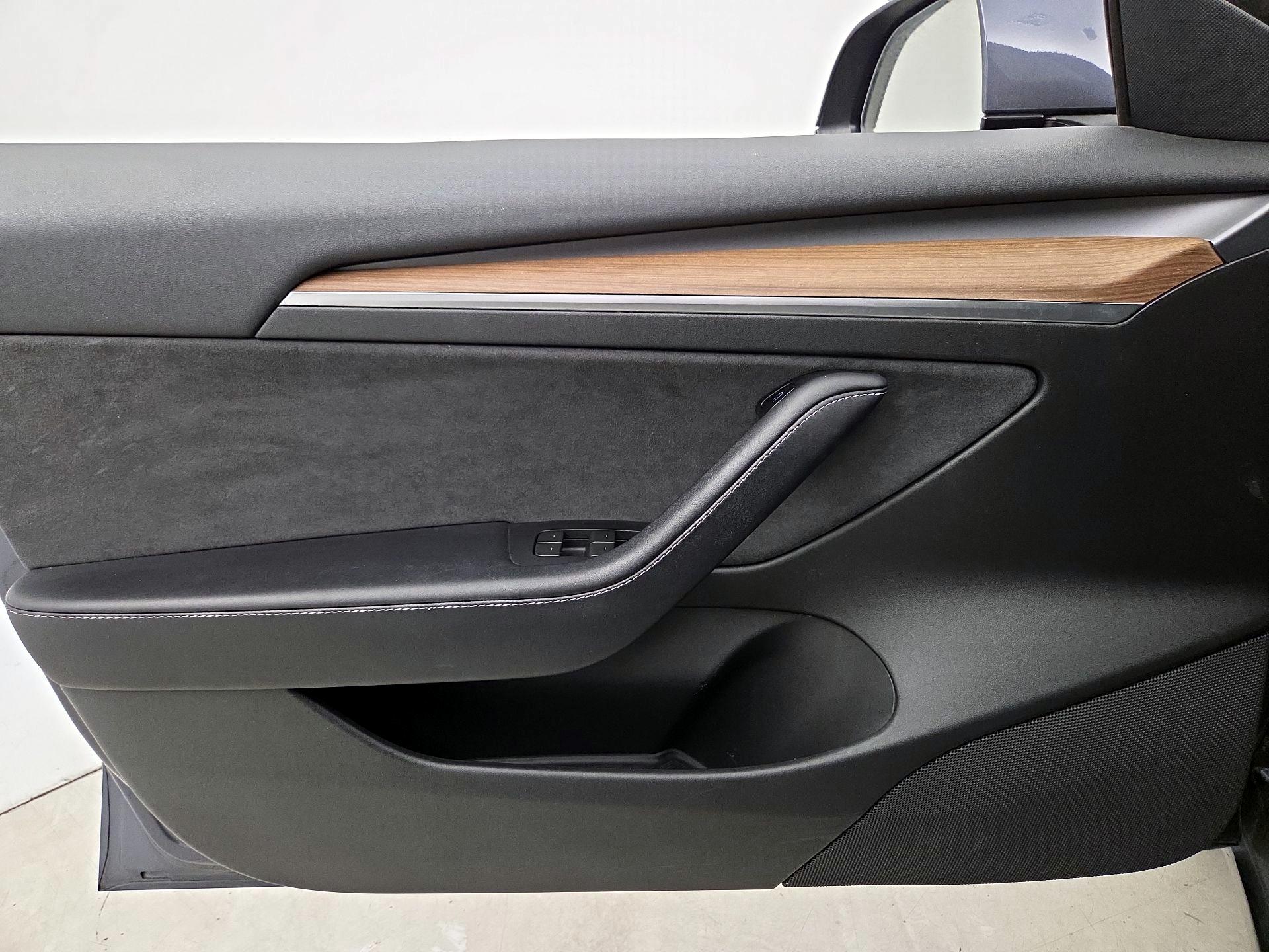 Thumbnail: 2023 Tesla Model 3 - 12