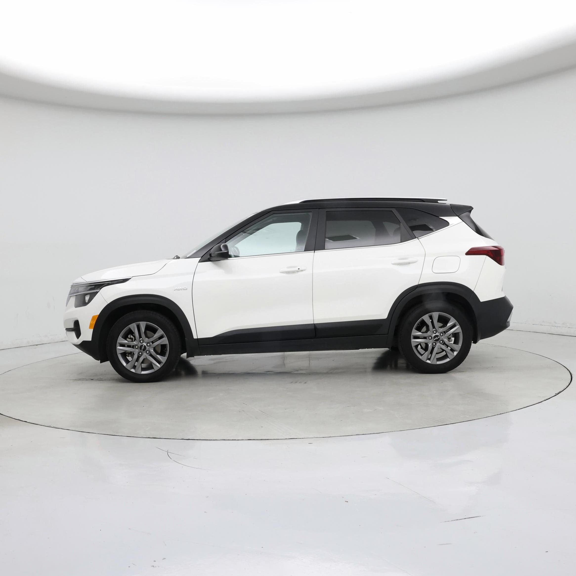 Thumbnail: 2022 Kia Seltos - 3