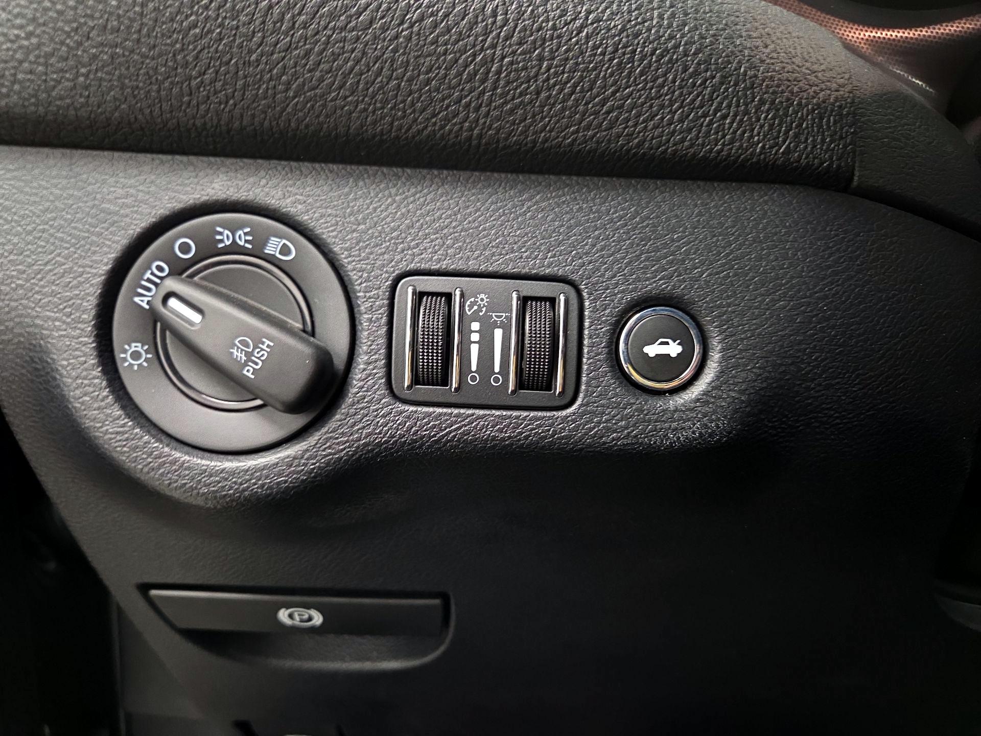 Thumbnail: 2016 Dodge Challenger - 13